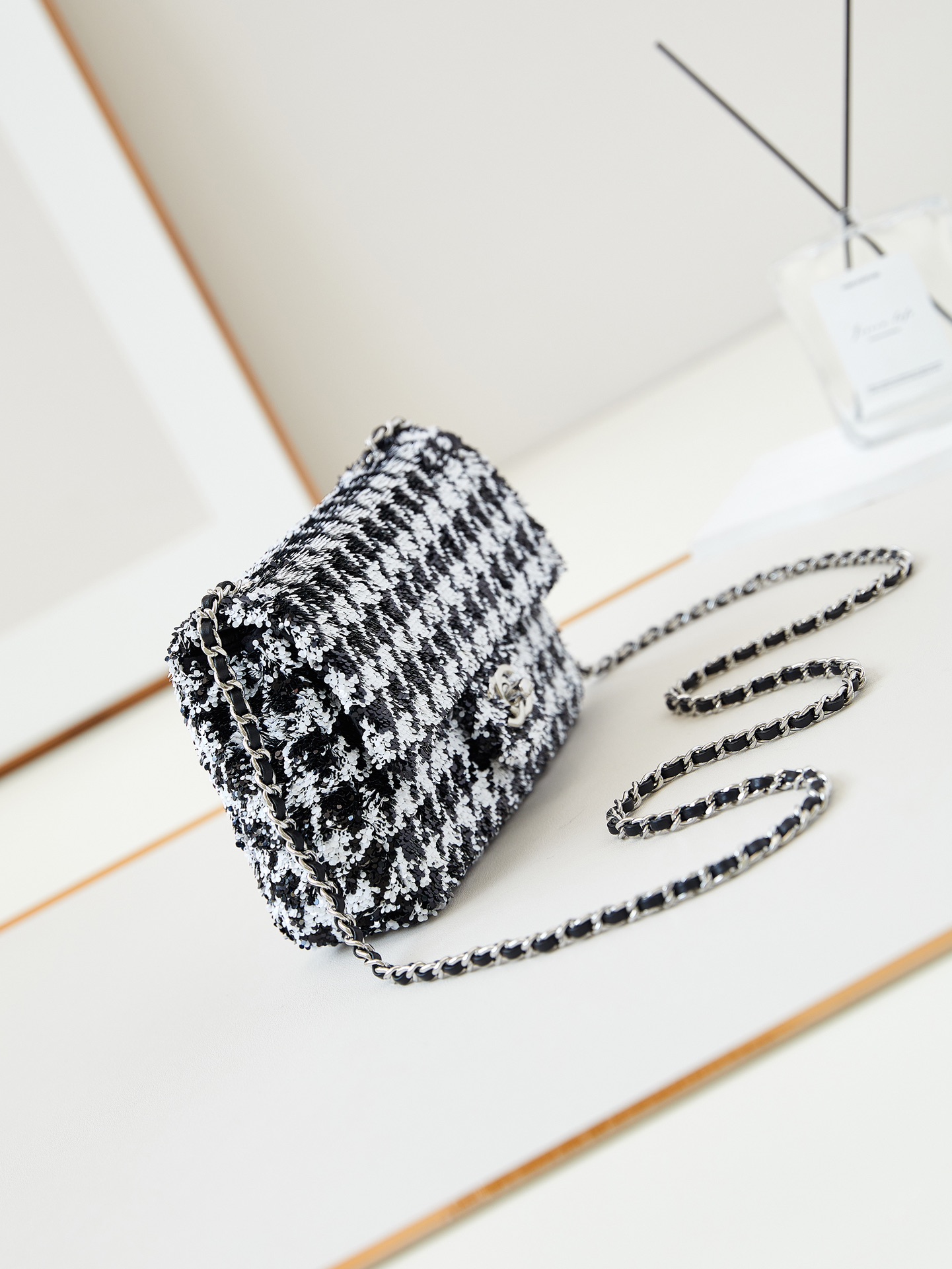 [TOP] CHANEL Flap Bag with Houndstooth Beads 13x21x8cm