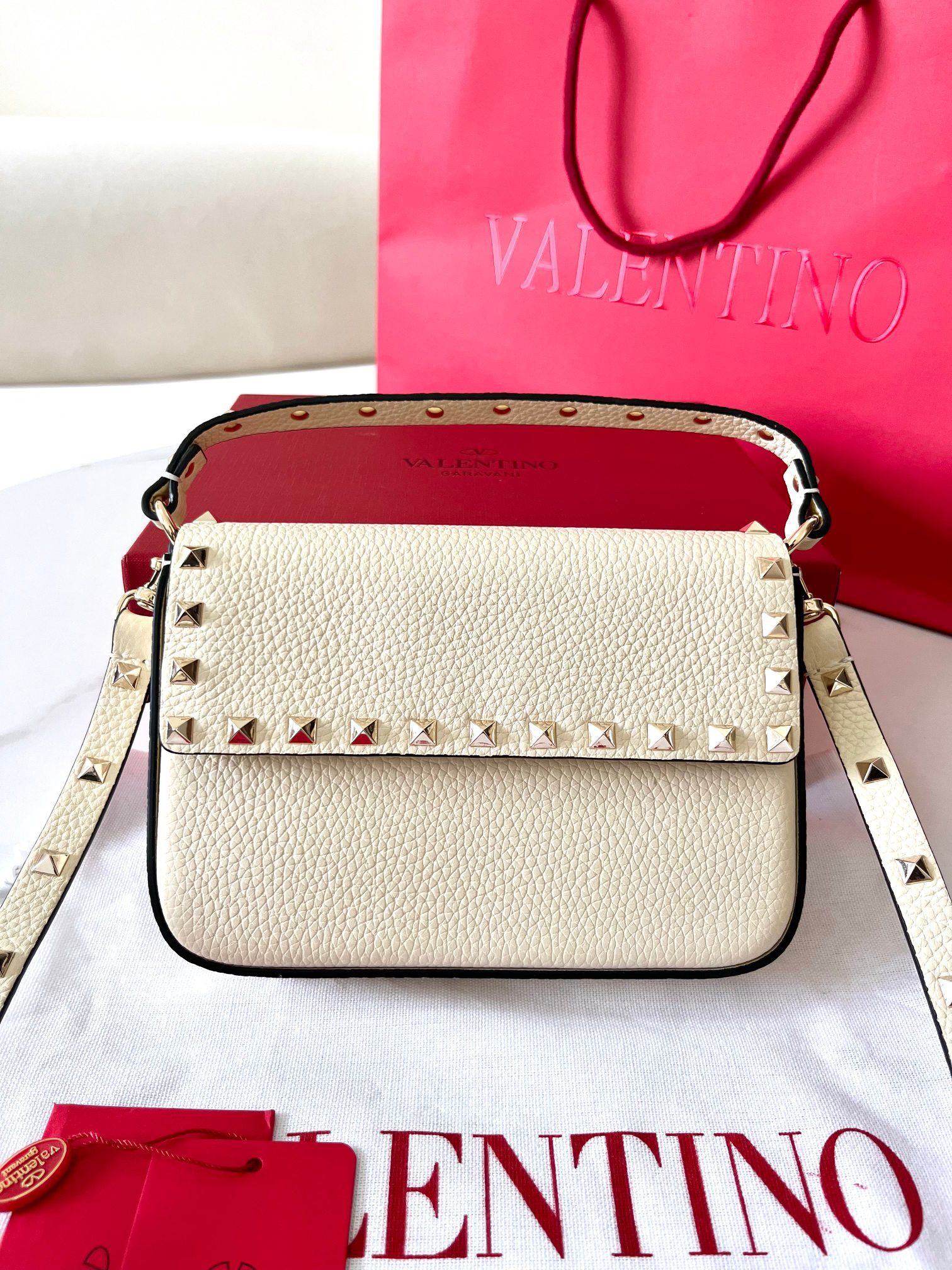 [TOP] VALENTINO Garavani Rockstud Leather Clutch Bag 13.5×19×3 cm  - 7 Colors