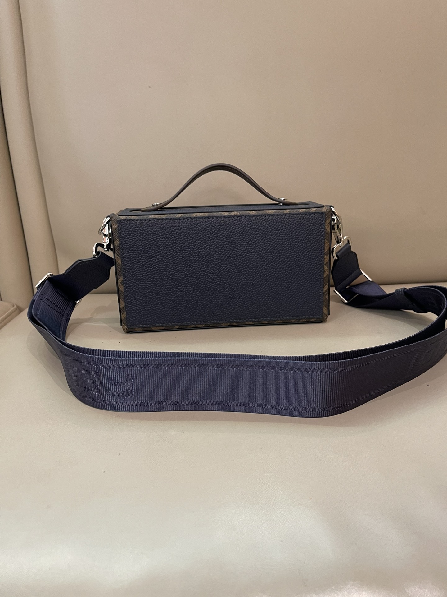 [TOP] FENDI Box Bag 22x13x6.5cm - Navy Blue