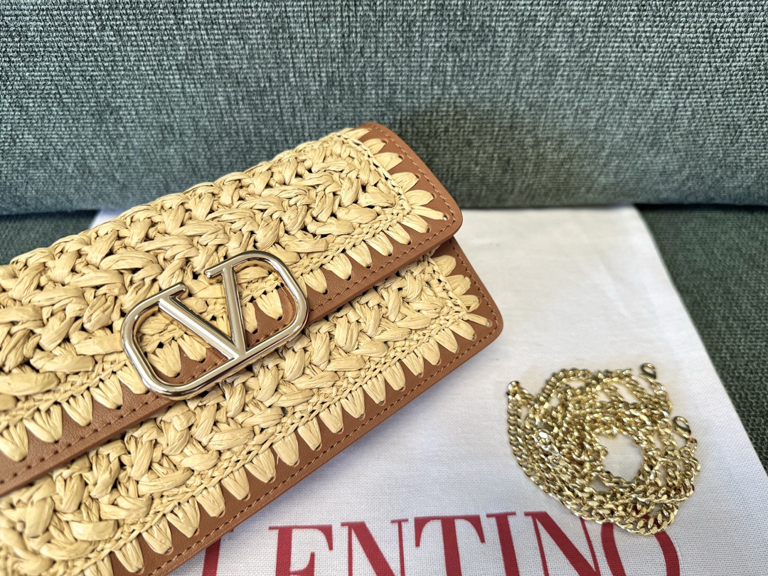 [TOP] VALENTINO Garavani  VLogo Signature Raffia Wallet with Chain 20x10.5x4 cm-Beige