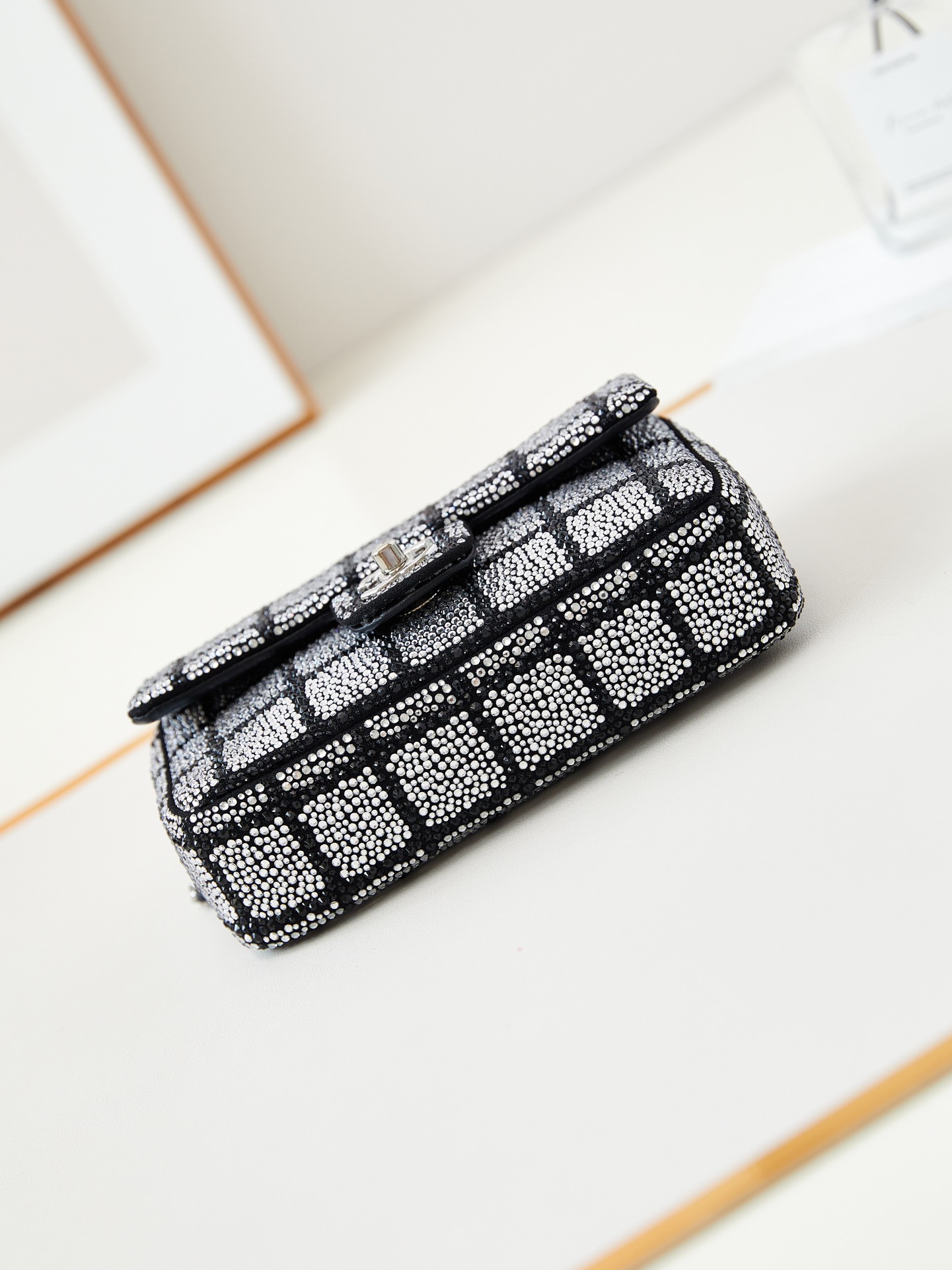 [TOP] CHANEL Flap Bag with Diamonds 13x21x8cm