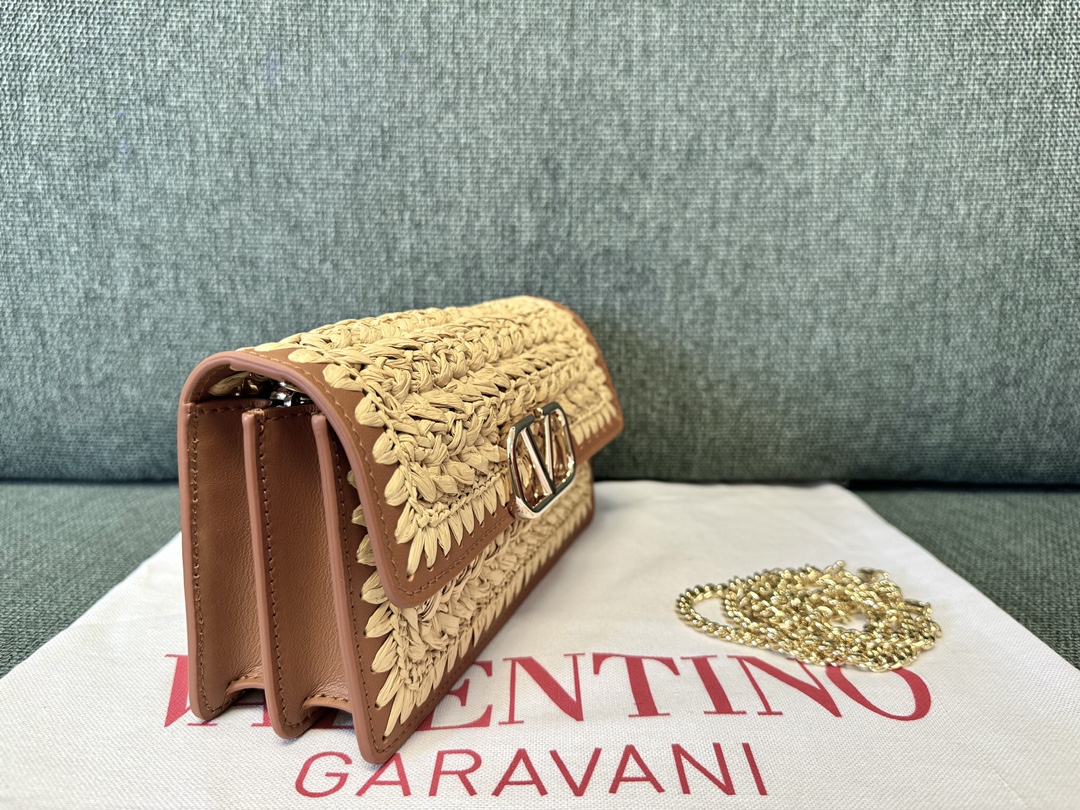[TOP] VALENTINO Garavani  VLogo Signature Raffia Wallet with Chain 20x10.5x4 cm-Beige