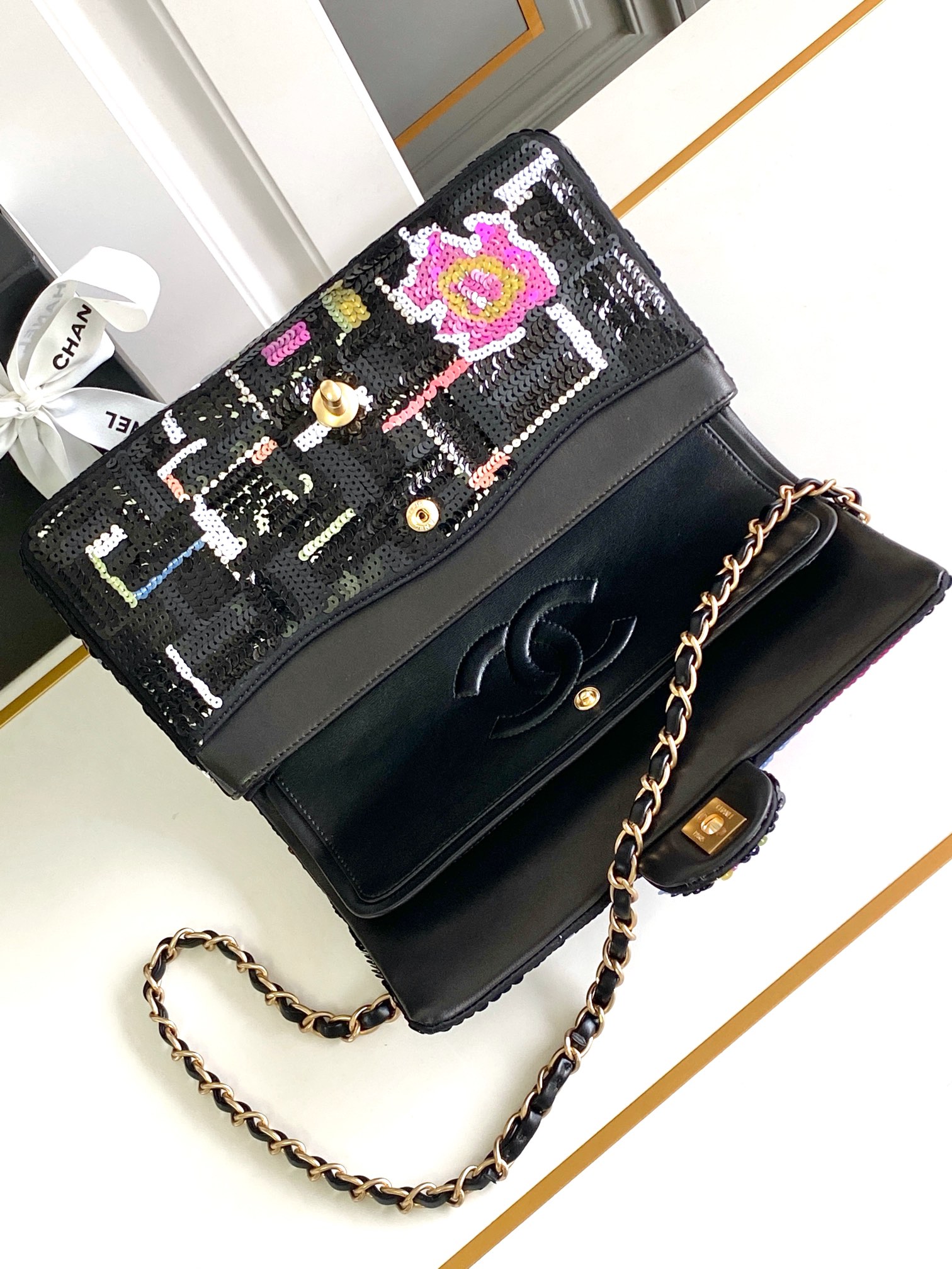 [TOP] CHANEL Flap Bag with Embroidered Satin Sequins 25cm - Black