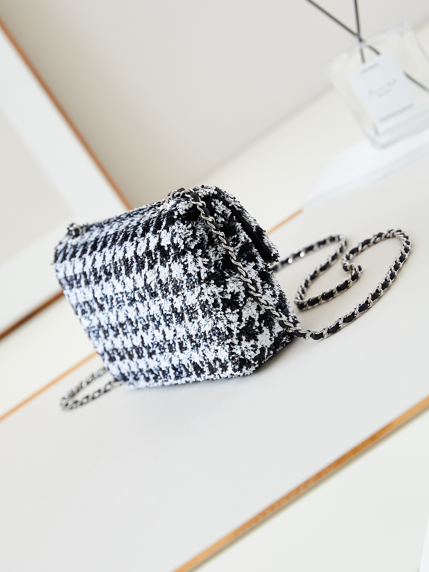 [TOP] CHANEL Flap Bag with Houndstooth Beads 13x21x8cm