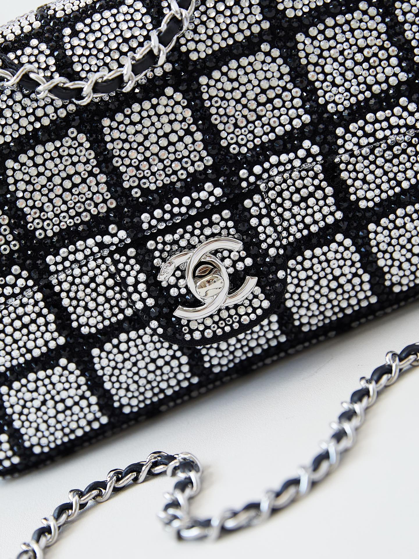 [TOP] CHANEL Flap Bag with Diamonds 13x21x8cm