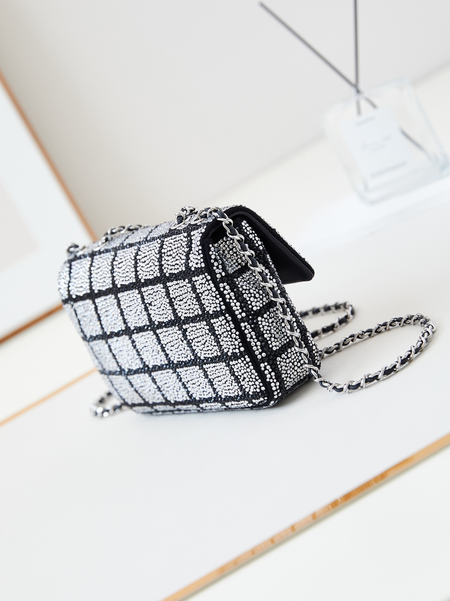 [TOP] CHANEL Flap Bag with Diamonds 13x21x8cm