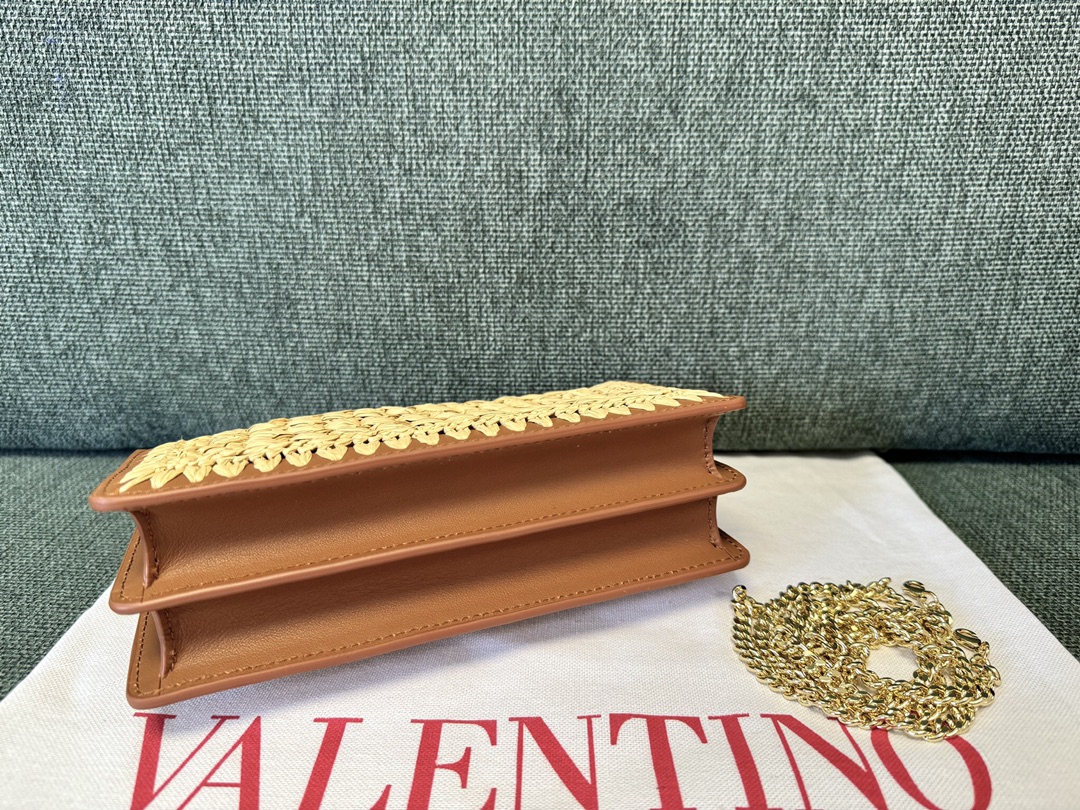 [TOP] VALENTINO Garavani  VLogo Signature Raffia Wallet with Chain 20x10.5x4 cm-Beige