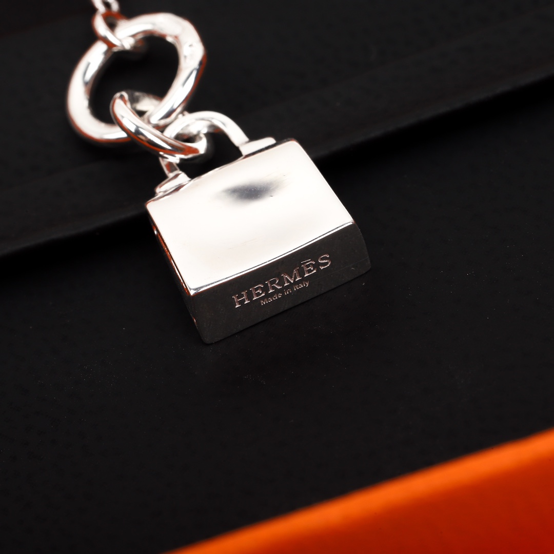 [TOP] HERMES Kelly Amulette Necklace-Sliver