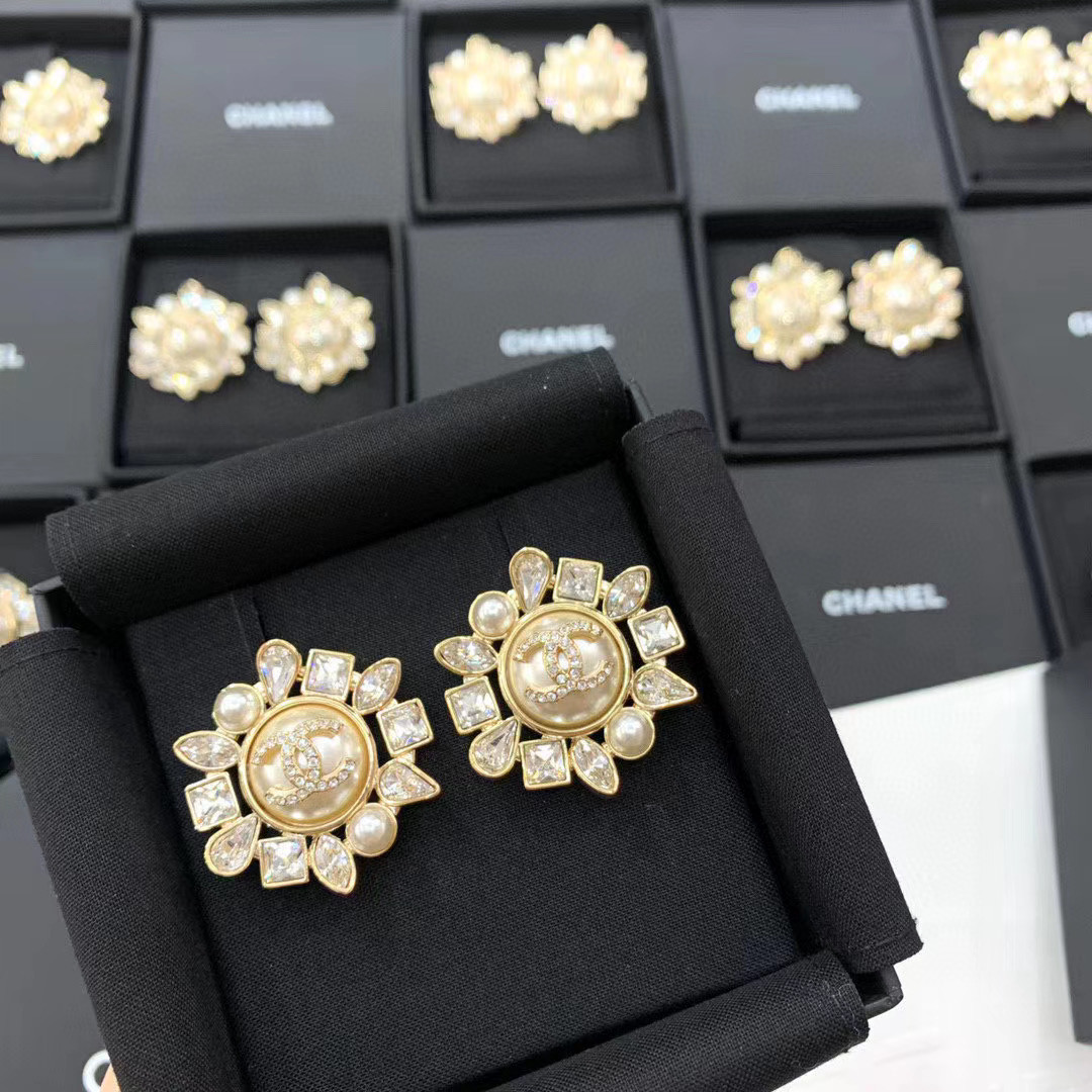 [TOP] CHANEL Sunflower Earrings