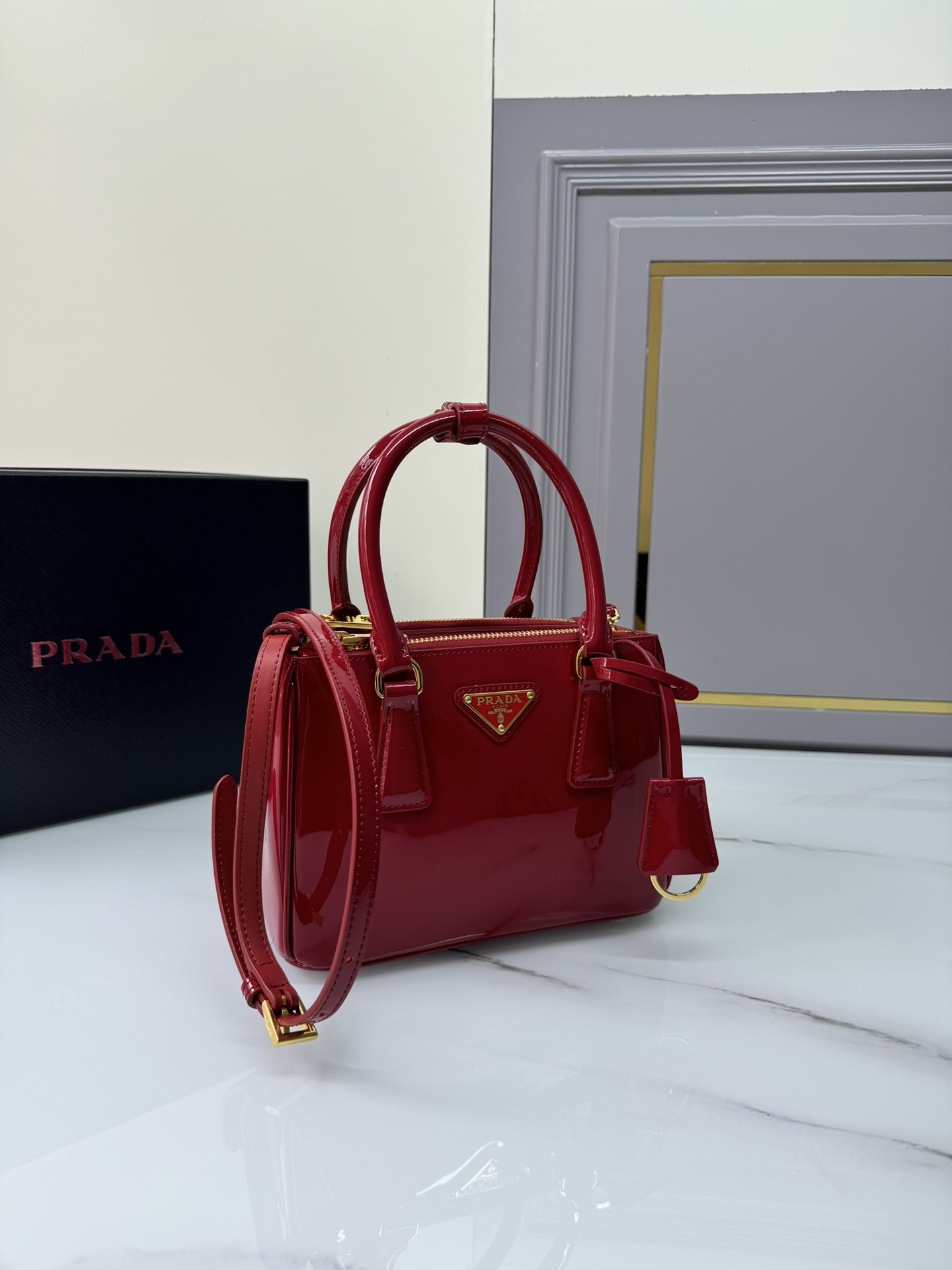 [TOP] PRADA Galleria Triangle-Logo Mini Handbag 20x15x9.5 cm - 2 Colors