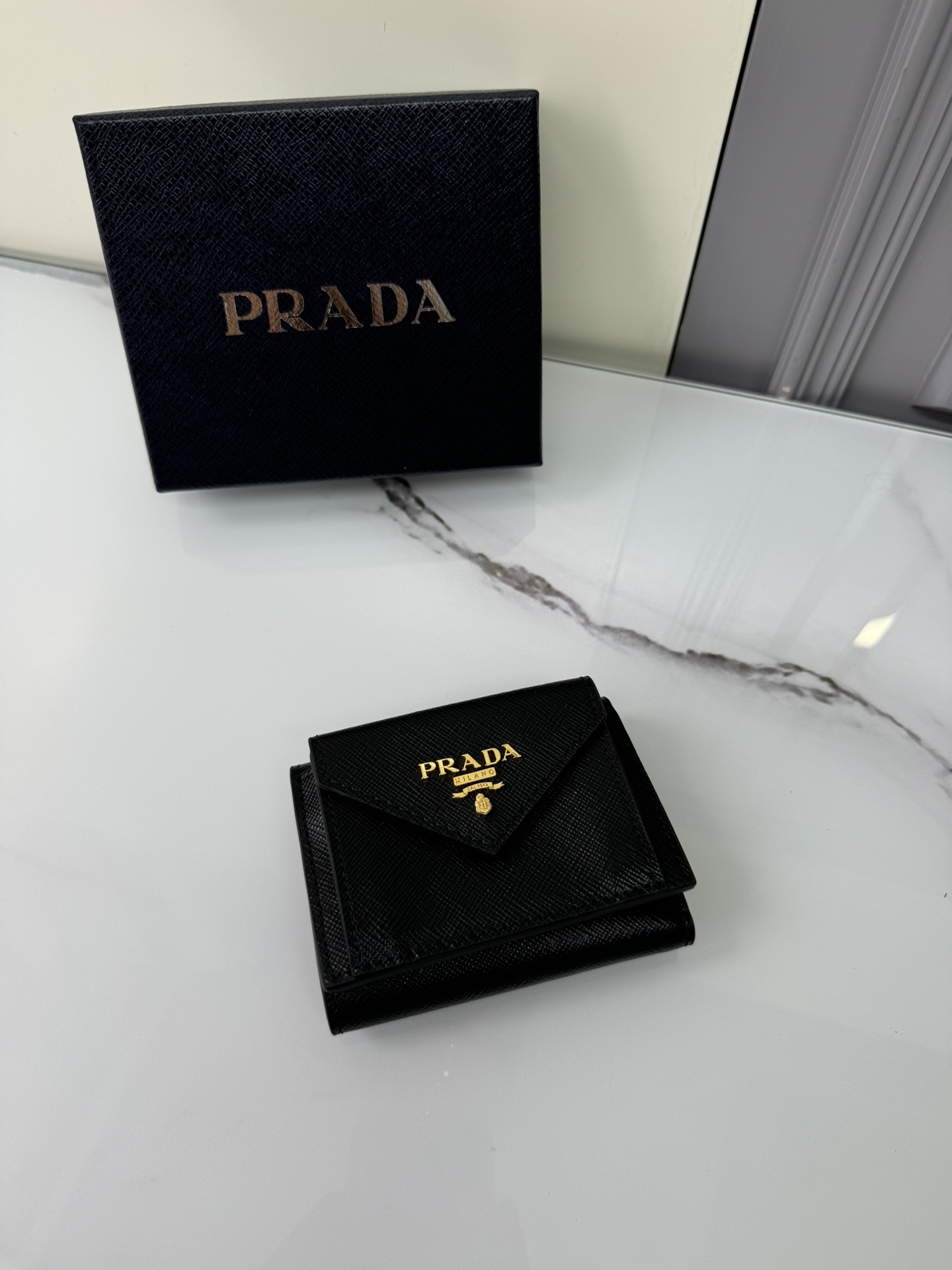[TOP] PRADA Women Saffiano Plain Leather Folding Wallet 10×7.5 cm -4 Colors