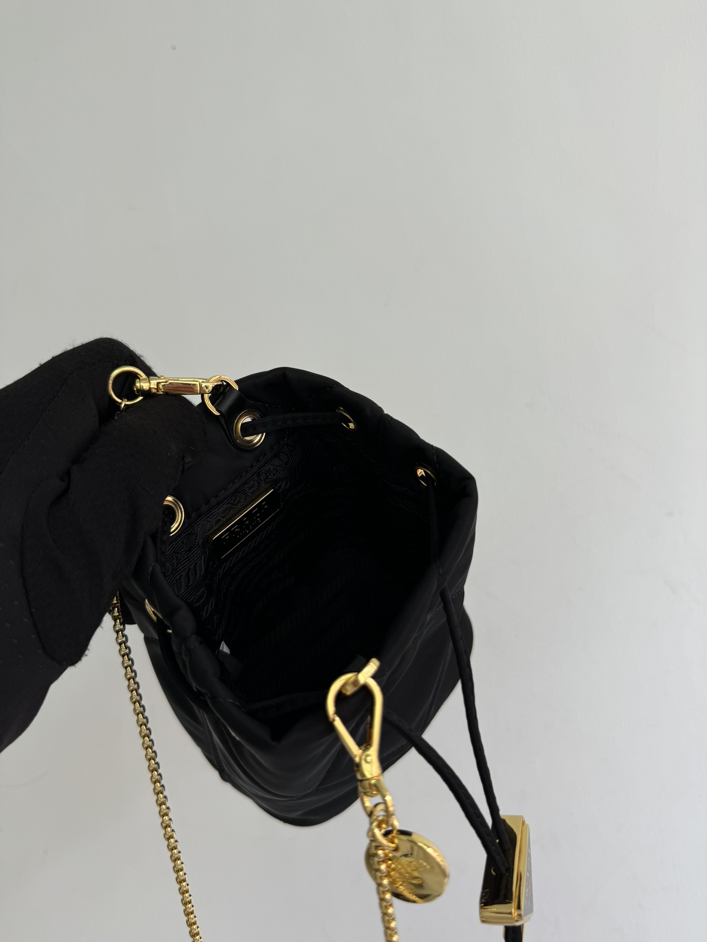 [TOP] PRADA Re-Nylon Mini-Pouch 10 x 12 x 7 cm- Black