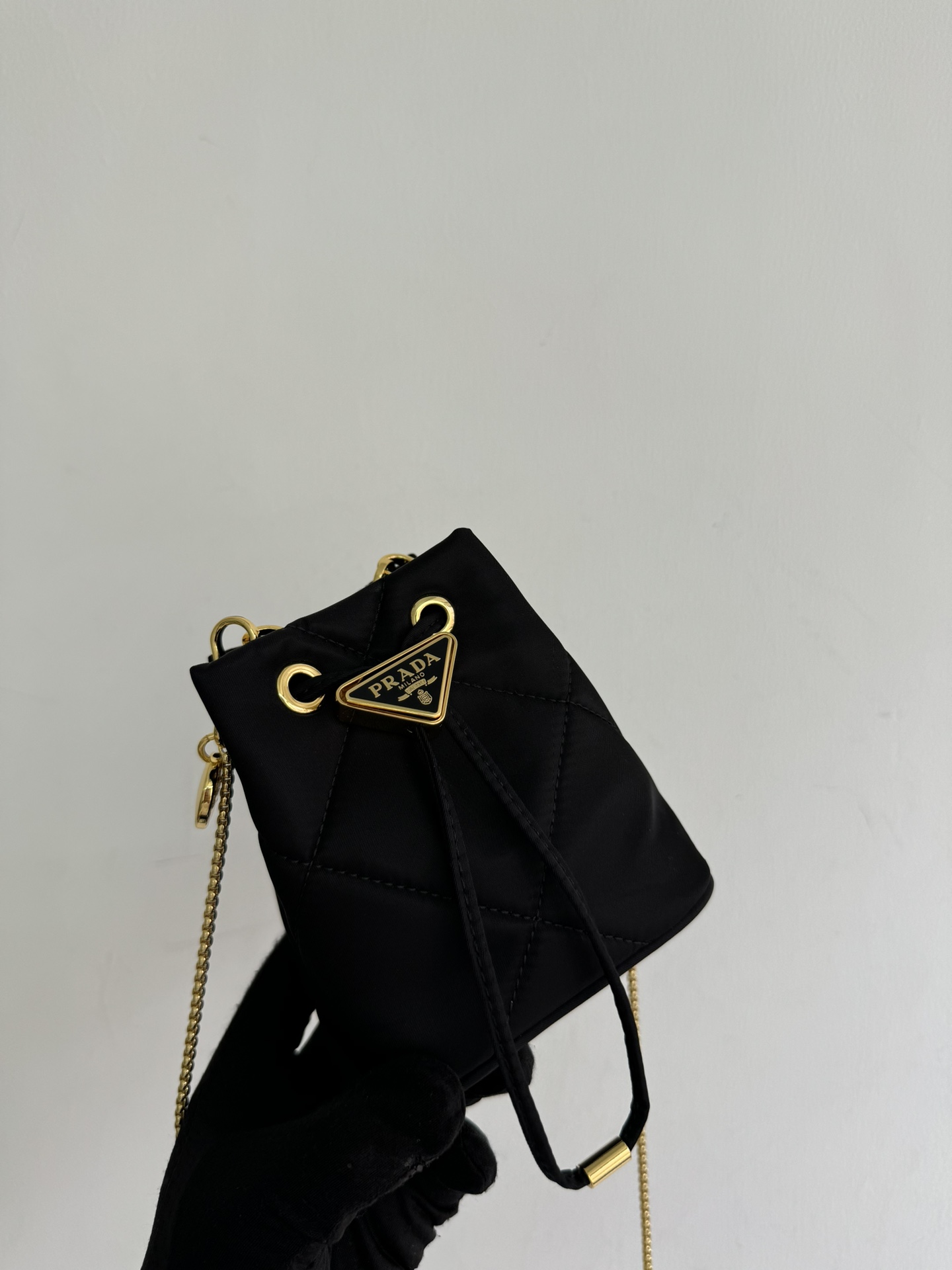 [TOP] PRADA Re-Nylon Mini-Pouch 10 x 12 x 7 cm- Black