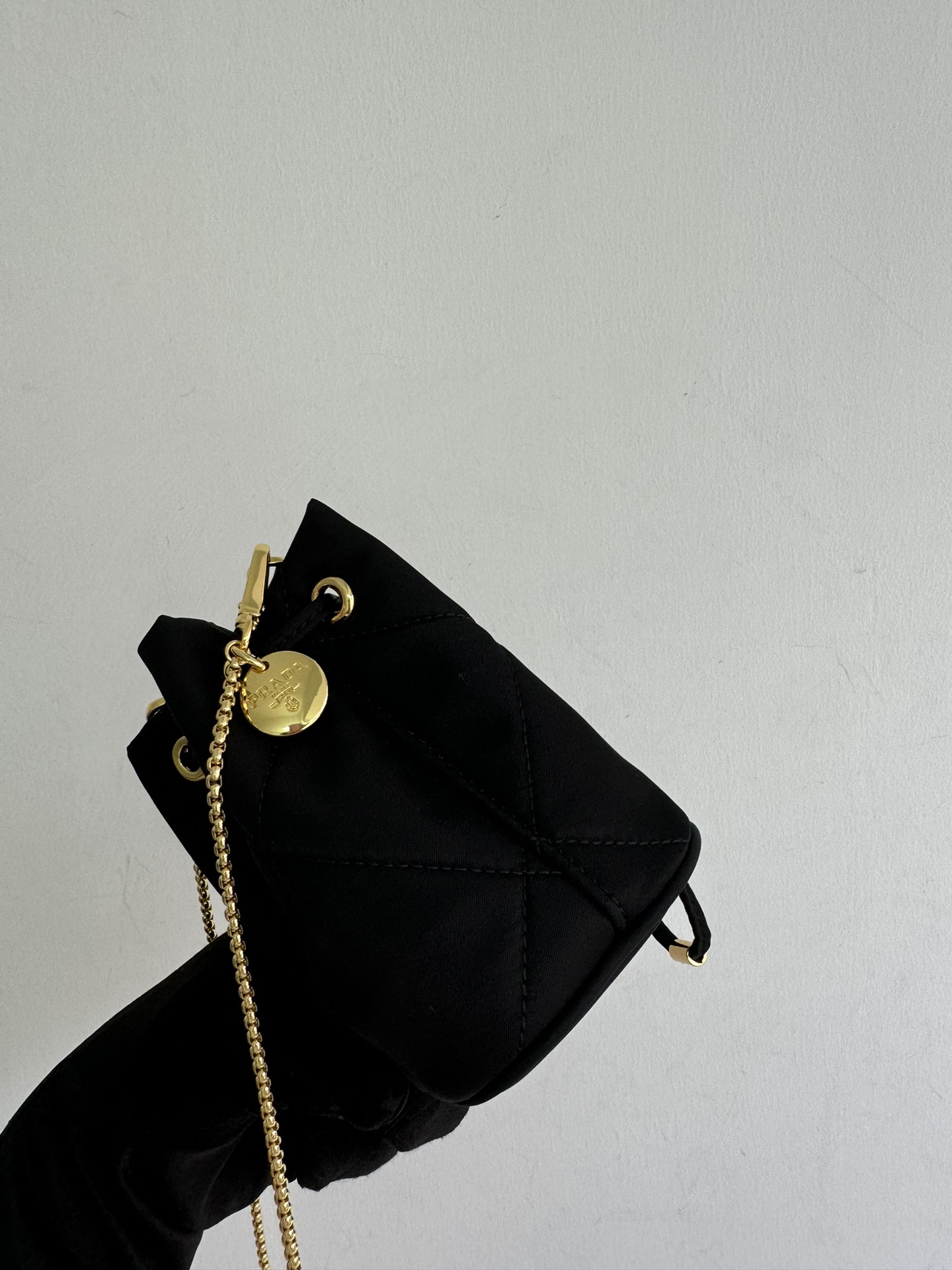 [TOP] PRADA Re-Nylon Mini-Pouch 10 x 12 x 7 cm- Black