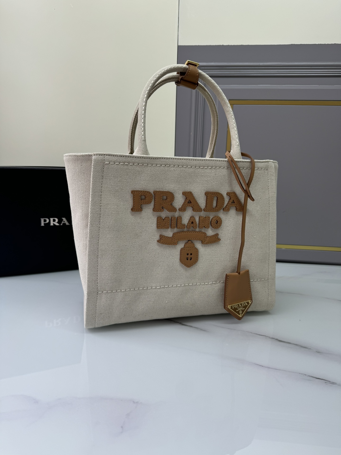 [TOP] PRADA Logo-Detailed Tote Bag 31Ｘ25Ｘ14CM - Beige