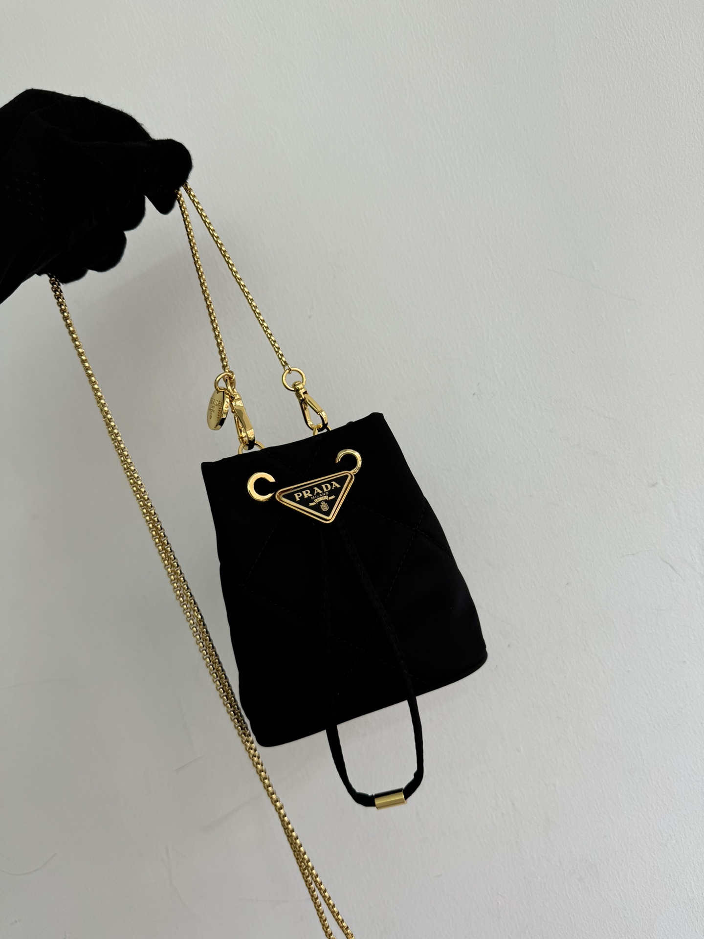 [TOP] PRADA Re-Nylon Mini-Pouch 10 x 12 x 7 cm- Black