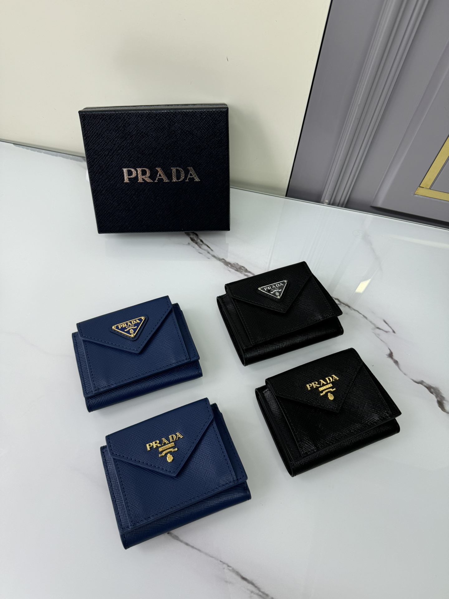 [TOP] PRADA Women Saffiano Plain Leather Folding Wallet 10×7.5 cm -4 Colors