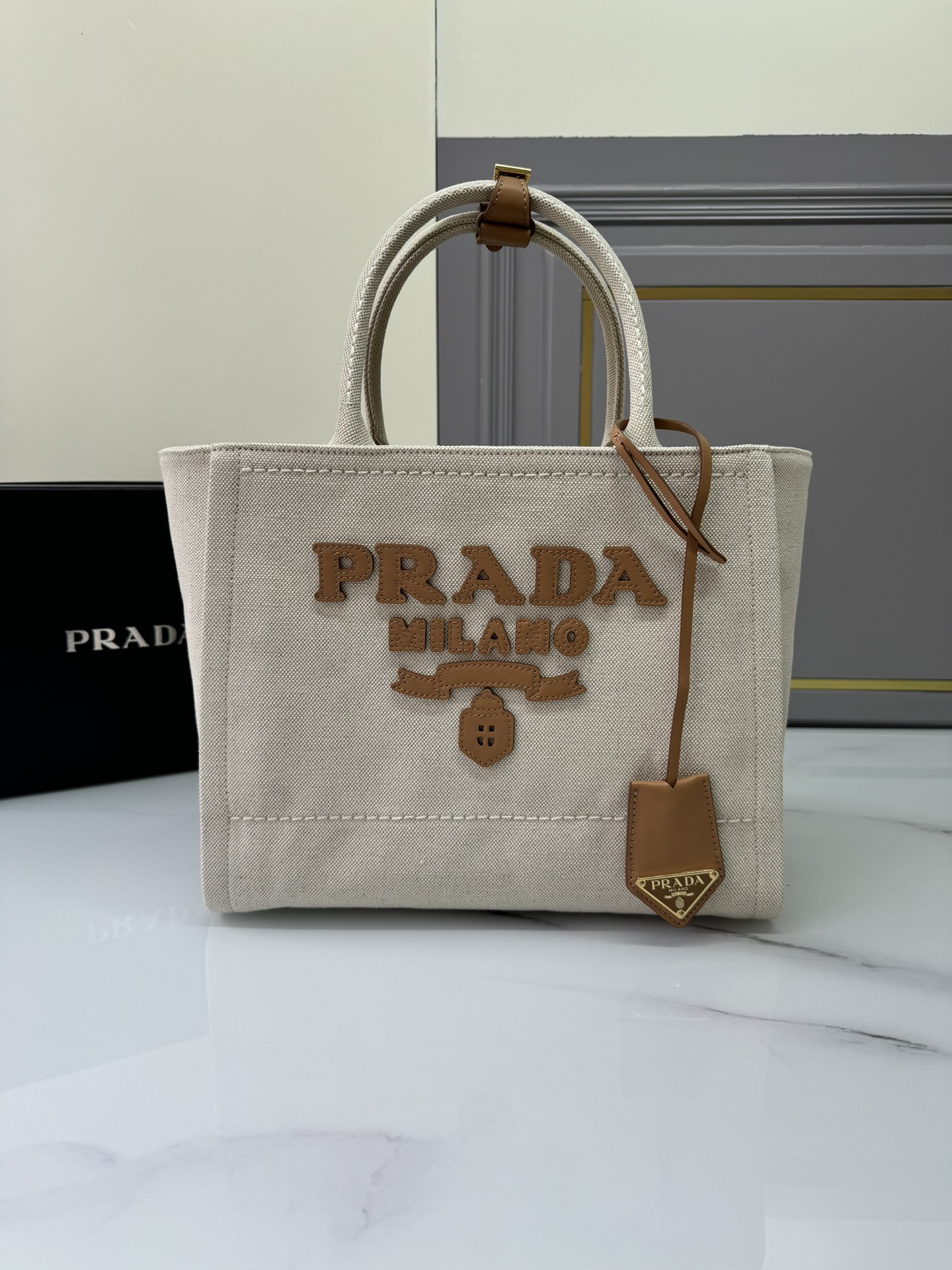 [TOP] PRADA Logo-Detailed Tote Bag 31Ｘ25Ｘ14CM - Beige