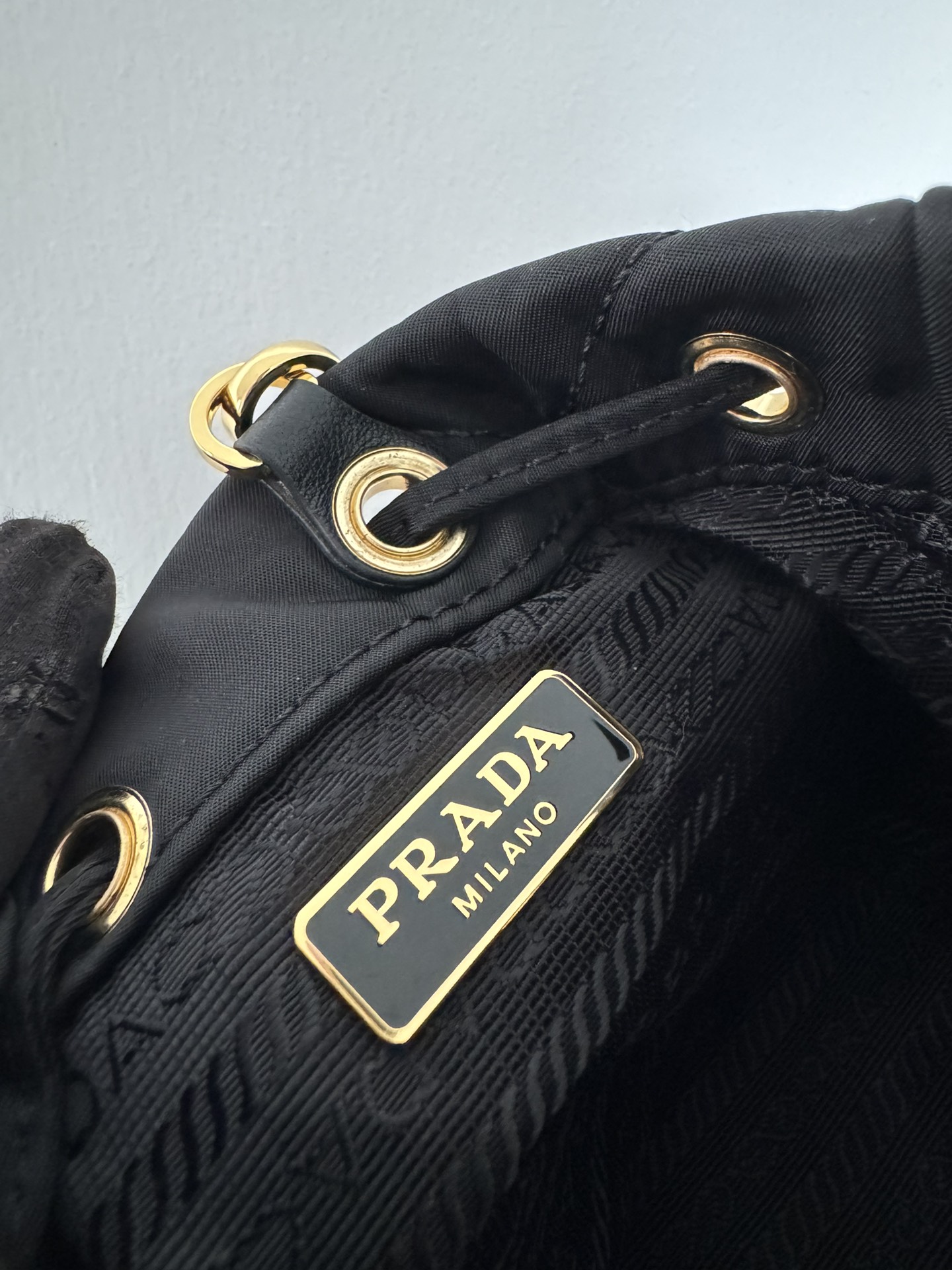 [TOP] PRADA Re-Nylon Mini-Pouch 10 x 12 x 7 cm- Black
