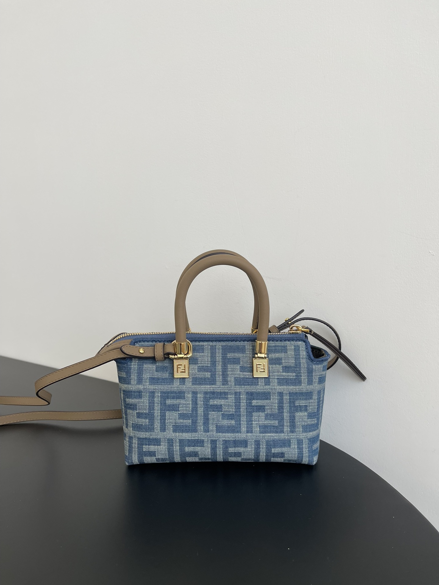 [TOP] FENDI Boston By The Way Bag 17.5x18x8cm - Denim