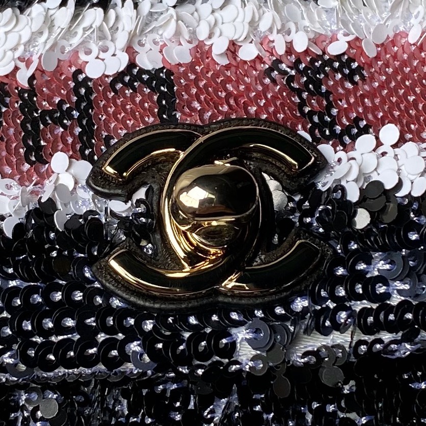 [TOP] CHANEL Flap Bag with Colorful Letter Sequins 12x10x3cm