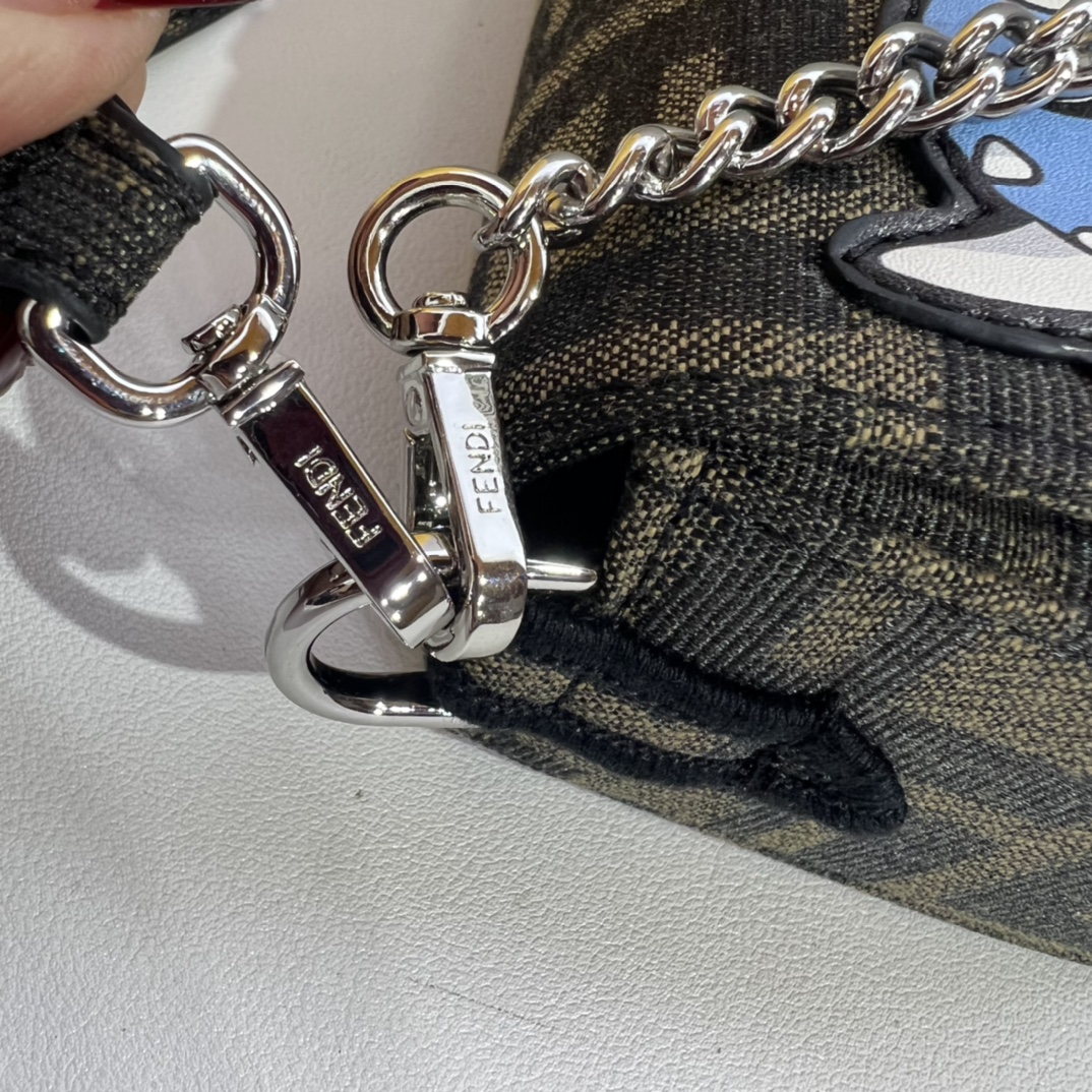 [TOP] FENDI x FRGMT x Pokémon FF Baguette Bag 20x13x5cm - Brown