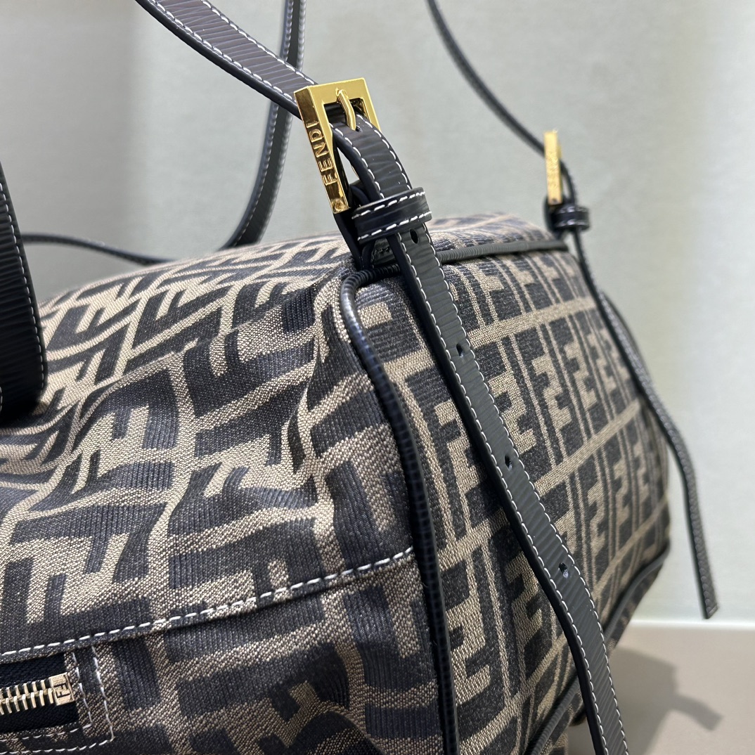 [TOP] FENDI Monogram Backpack 32x5x38cm - Brown