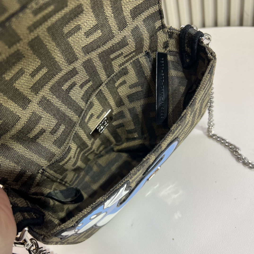 [TOP] FENDI x FRGMT x Pokémon FF Baguette Bag 20x13x5cm - Brown