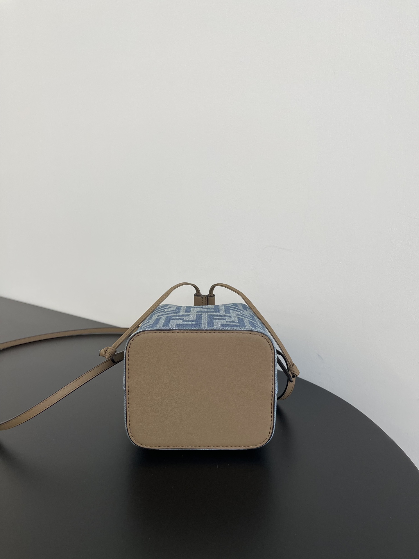 [TOP] FENDI Mon Tresor Bucket Bag 18x12x10cm - Denim