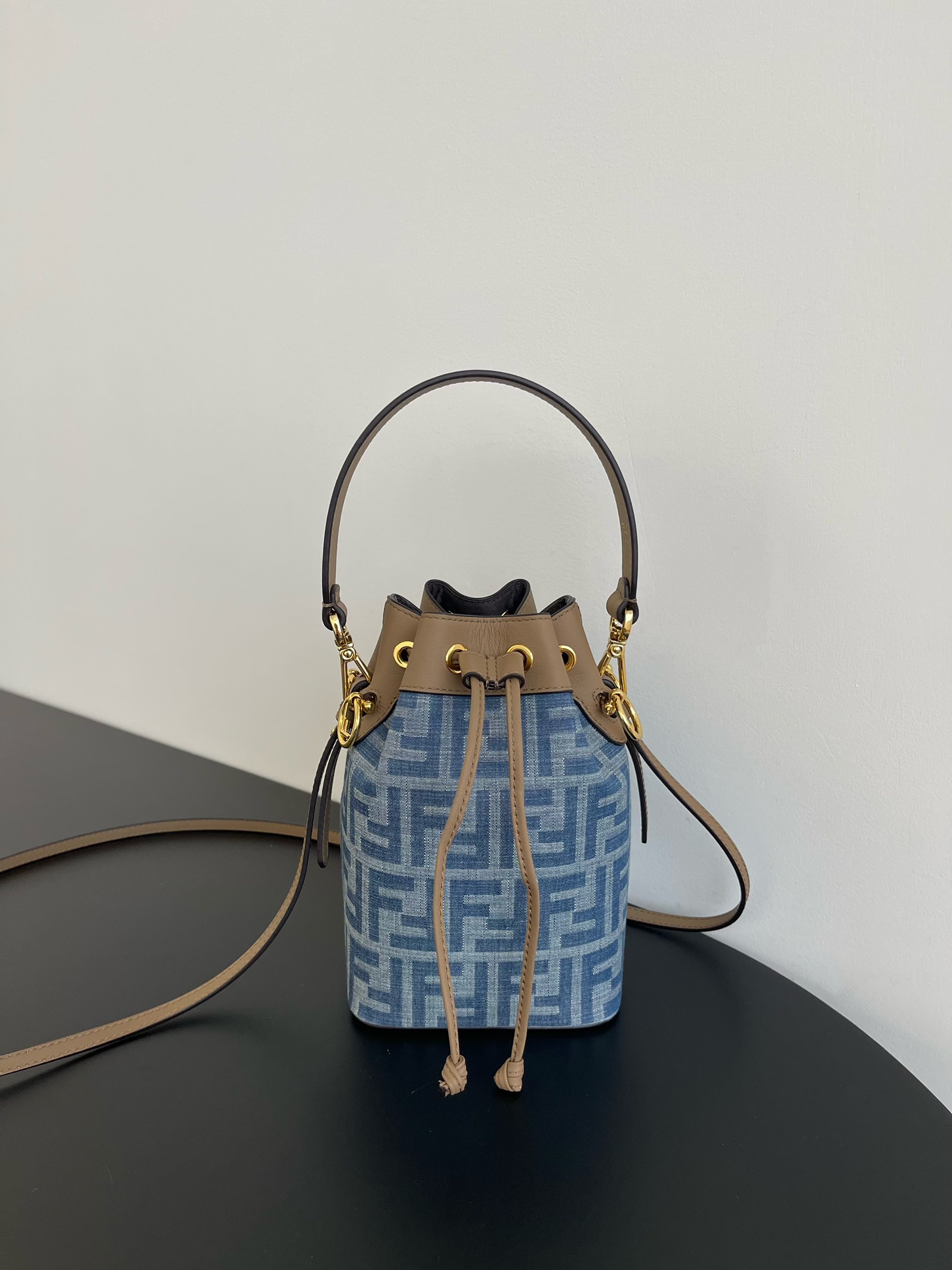 [TOP] FENDI Mon Tresor Bucket Bag 18x12x10cm - Denim