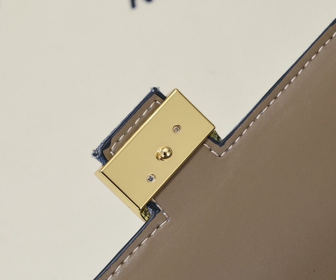 [TOP] FENDI FF Baguette Bag 21x5x11.5cm - Denim