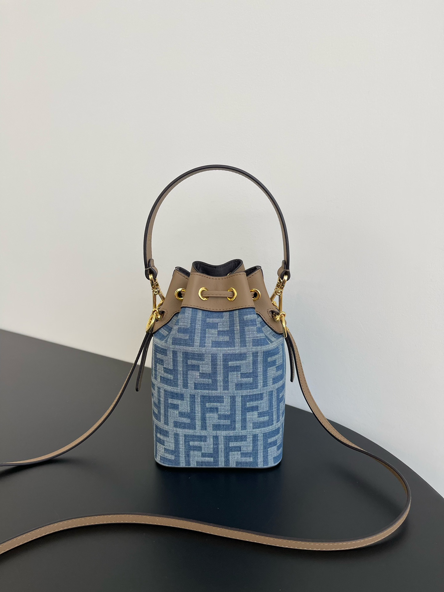[TOP] FENDI Mon Tresor Bucket Bag 18x12x10cm - Denim