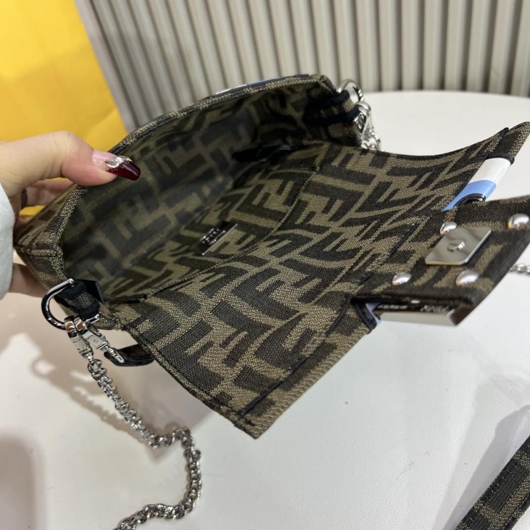 [TOP] FENDI x FRGMT x Pokémon FF Baguette Bag 20x13x5cm - Brown