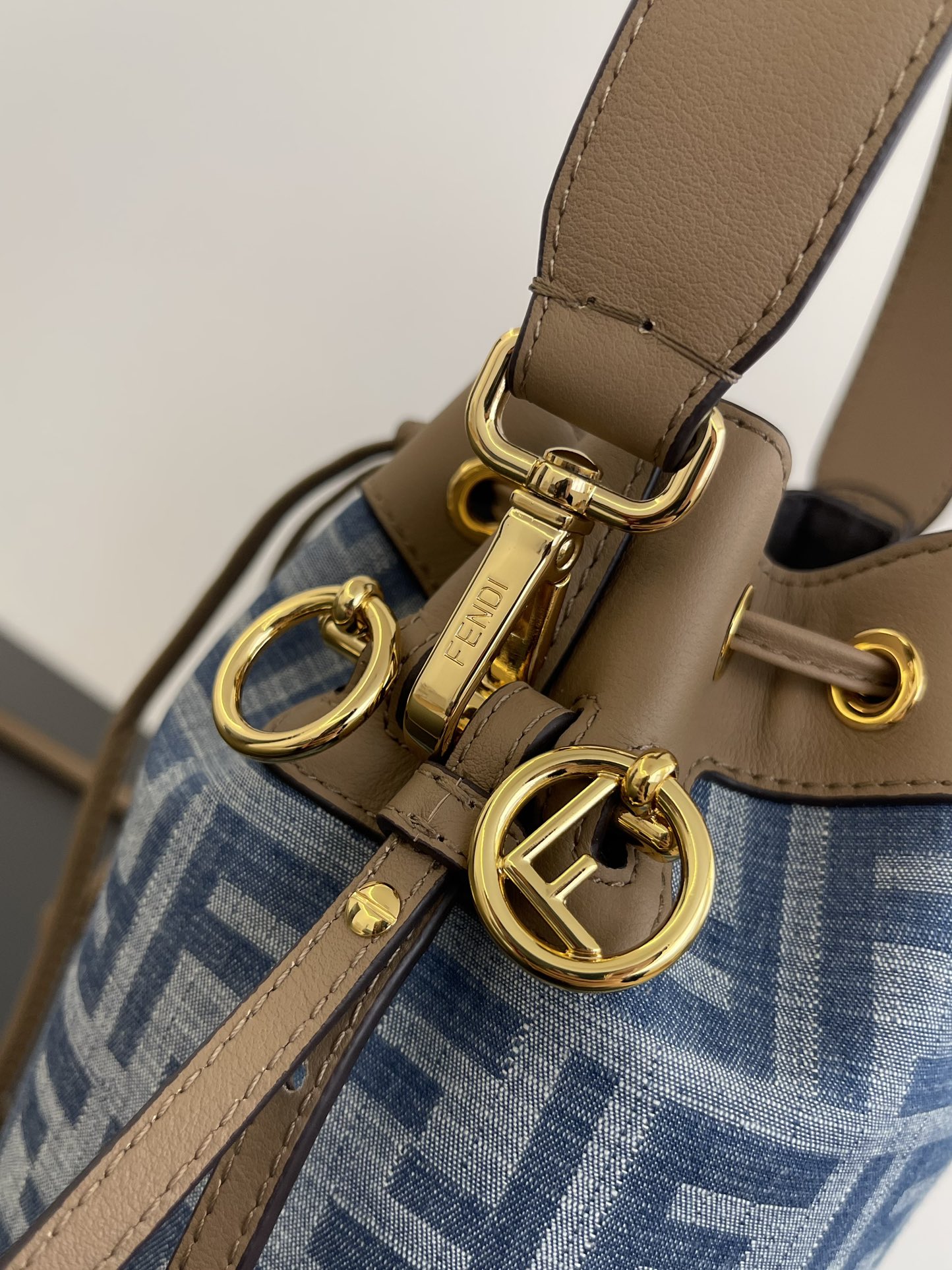 [TOP] FENDI Mon Tresor Bucket Bag 18x12x10cm - Denim