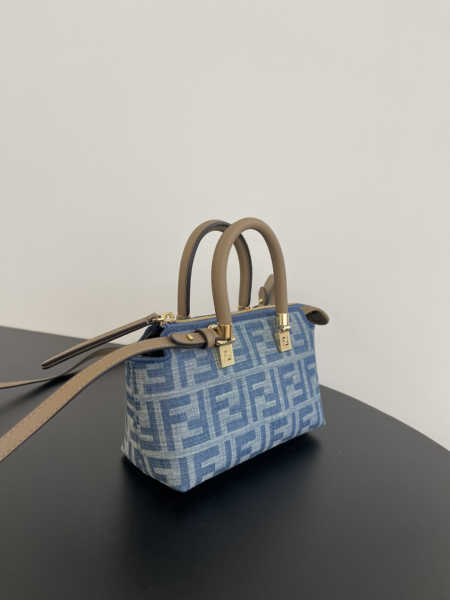 [TOP] FENDI Boston By The Way Bag 17.5x18x8cm - Denim