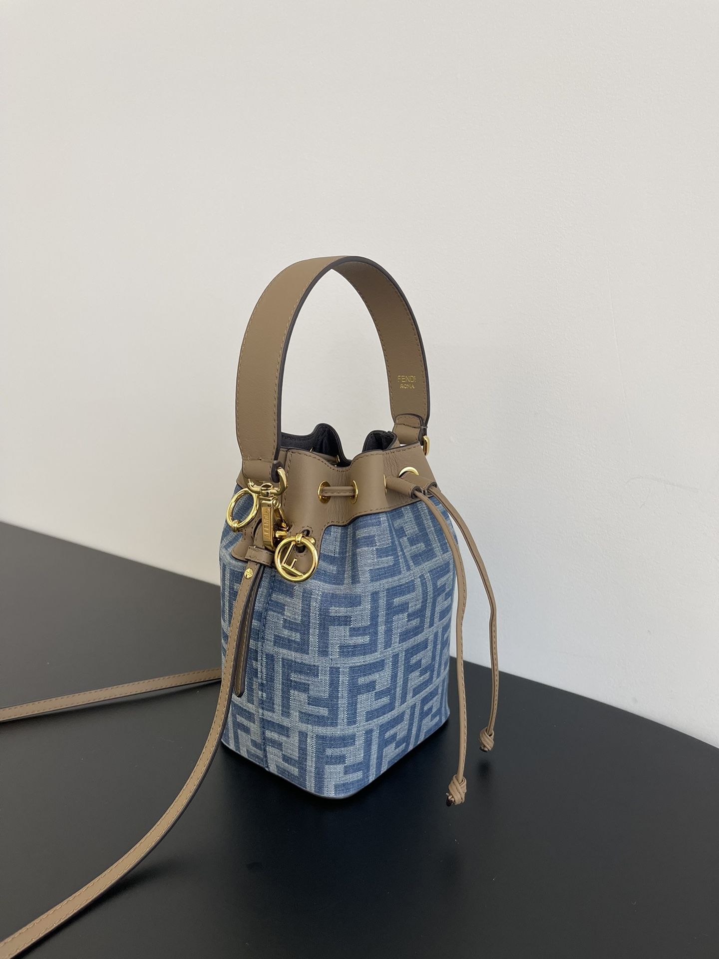 [TOP] FENDI Mon Tresor Bucket Bag 18x12x10cm - Denim