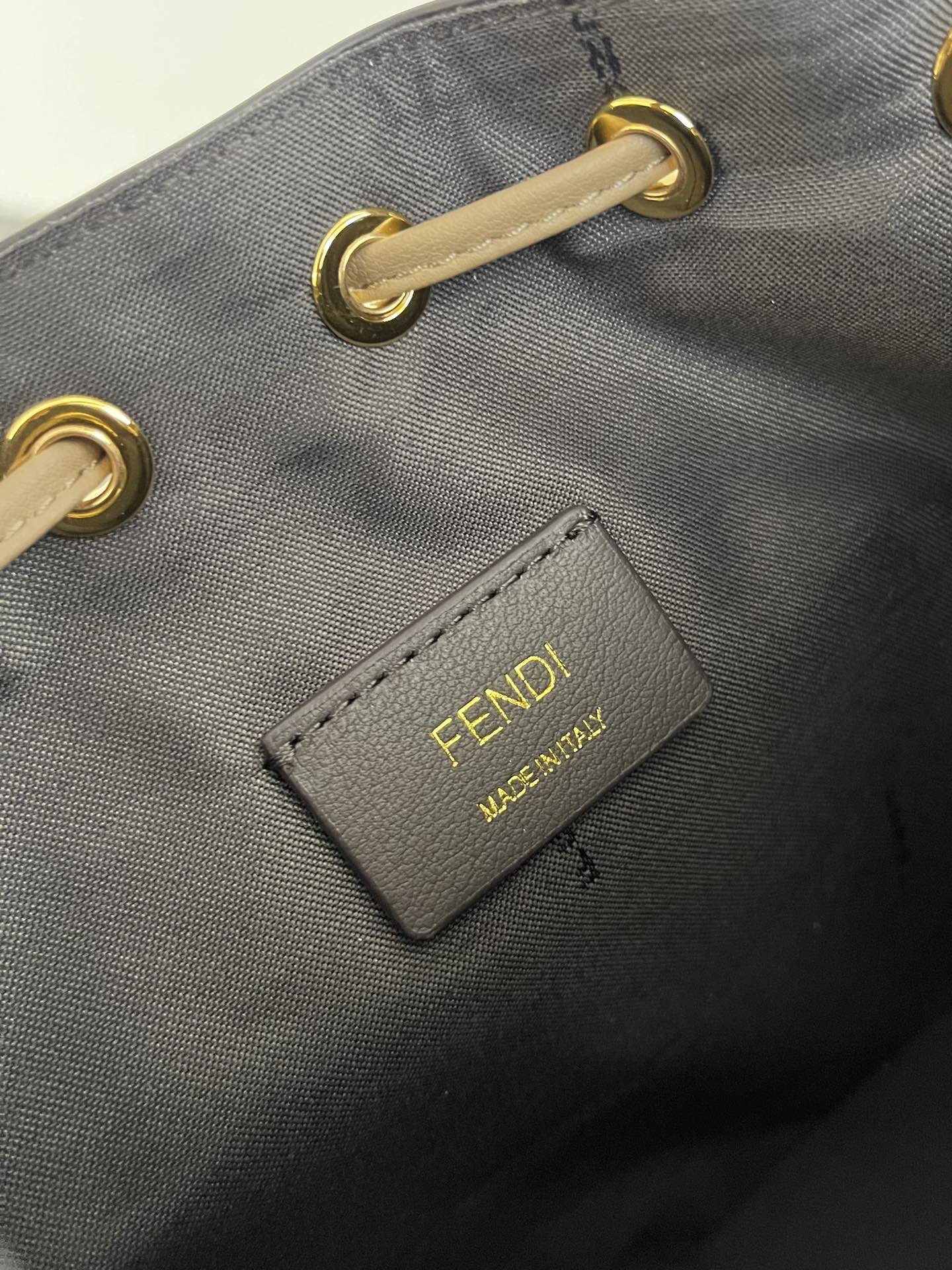[TOP] FENDI Mon Tresor Bucket Bag 18x12x10cm - Denim