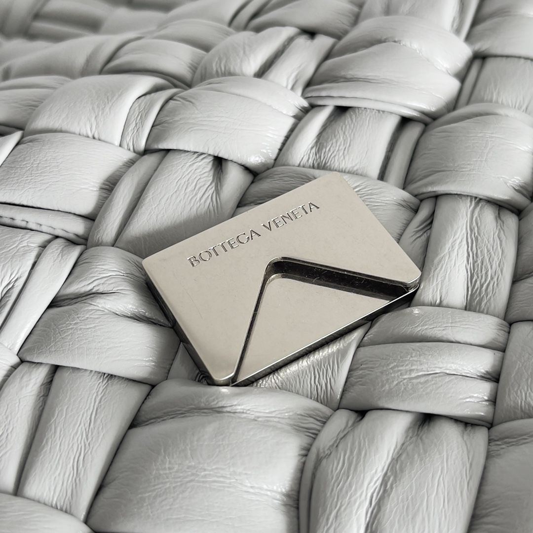 [TOP] Bottega Veneta BV Wrinkled Cowhide Woven Bag