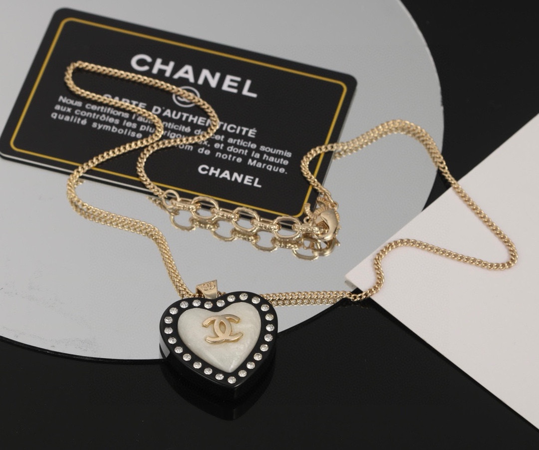 [TOP] CHANEL Heart Necklace