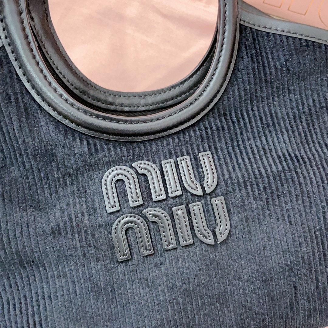 [TOP] Miu Miu Isedan Limited Tote Package 22X 14X11cm - 3 Colour