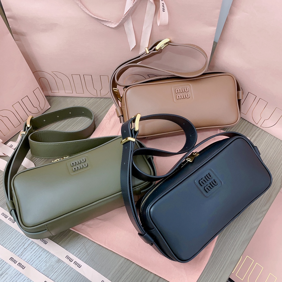 [TOP] Miu Miu Classic Calf Leather Bag 24 x 11.5 x 7 cm - 3 Color