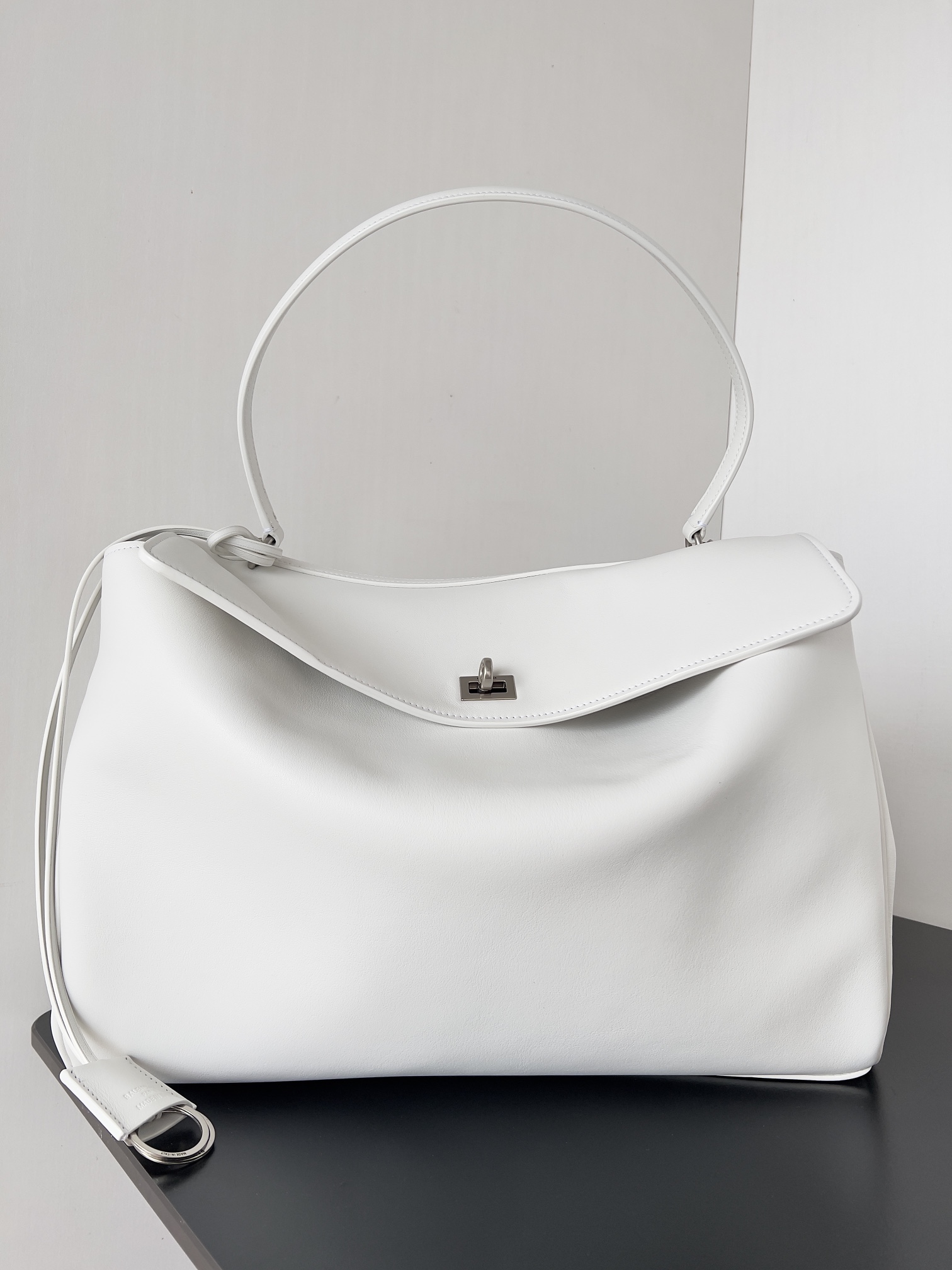 [TOP] BALENCIAGA Rodeo Bag  22.8 x 9.9 x 8.3 cm/28.9 x 20 x 9.9 cm/35 x 23.3 x 10.9 cm/39.8 x 29.9 x 12.9 cm - White&SHW