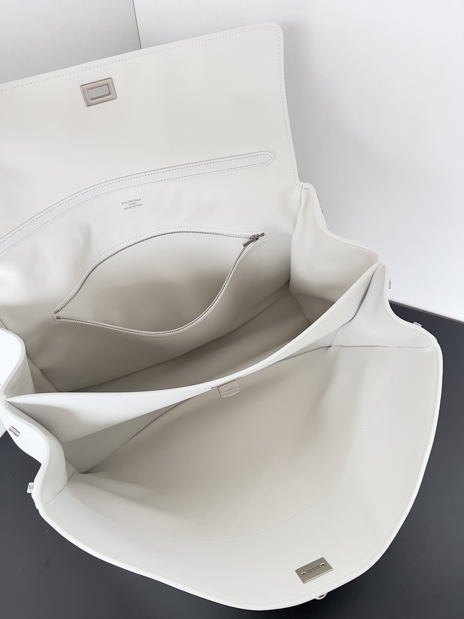 [TOP] BALENCIAGA Rodeo Bag  22.8 x 9.9 x 8.3 cm/28.9 x 20 x 9.9 cm/35 x 23.3 x 10.9 cm/39.8 x 29.9 x 12.9 cm - White&SHW