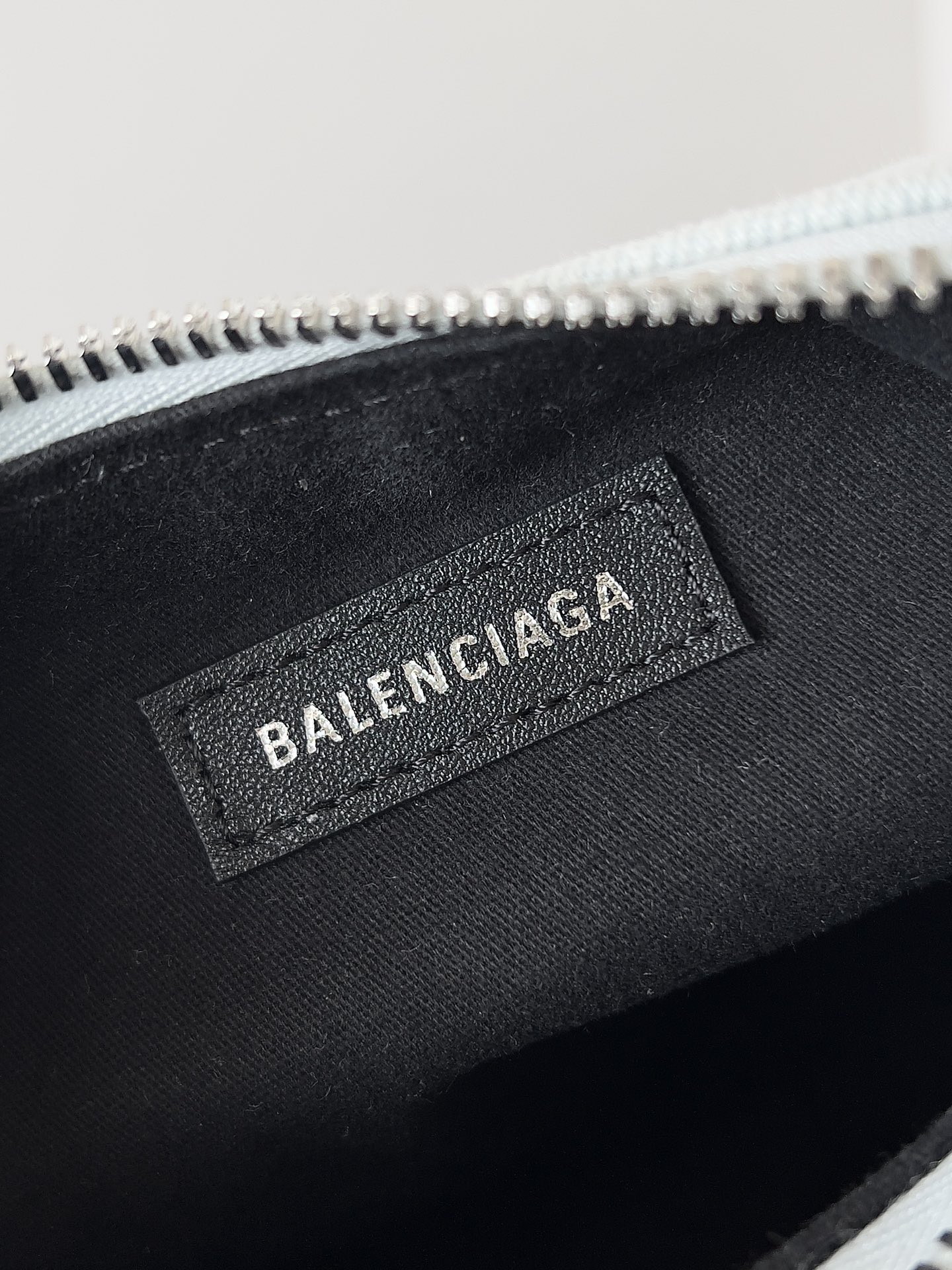 [TOP] BALENCIAGA Le Cagole Bag Small 25.9 x 16.0 x 9.9 cm -White