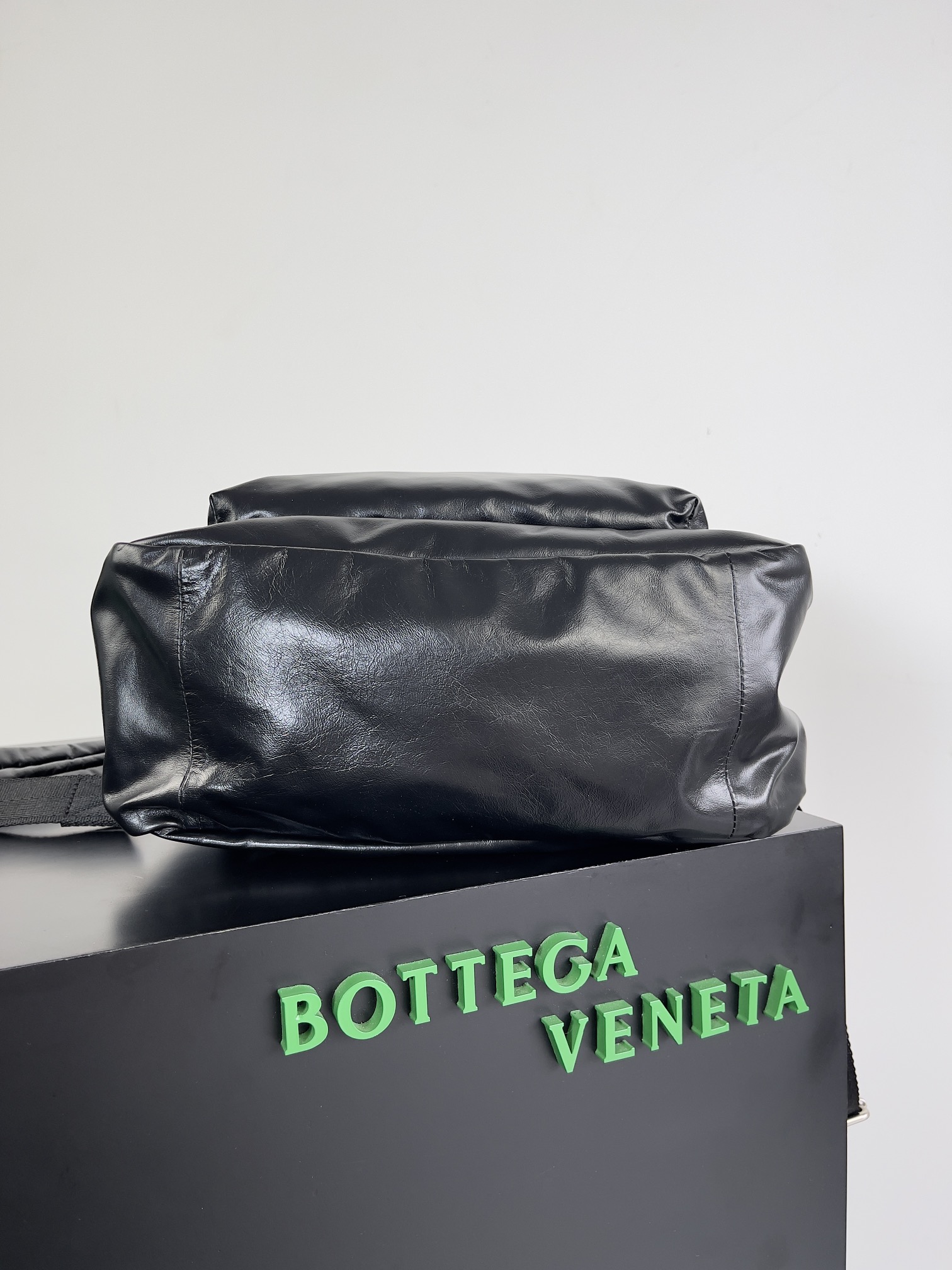 [TOP] Bottega Veneta BV Men's Cowhide Backpack - Black