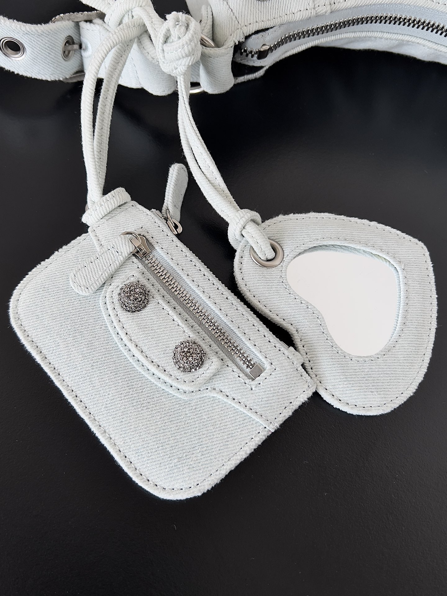 [TOP] BALENCIAGA Le Cagole Bag Small 25.9 x 16.0 x 9.9 cm -White