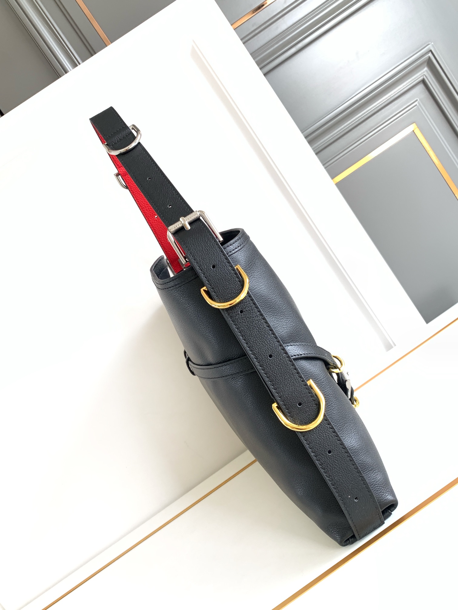 [Top] GIVENCHY Voyou Medium Bag 40 x 27 x 6.5 cm -Black