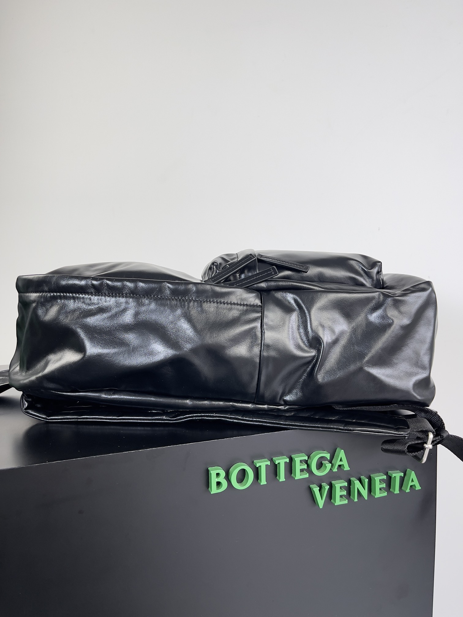 [TOP] Bottega Veneta BV Men's Cowhide Backpack - Black