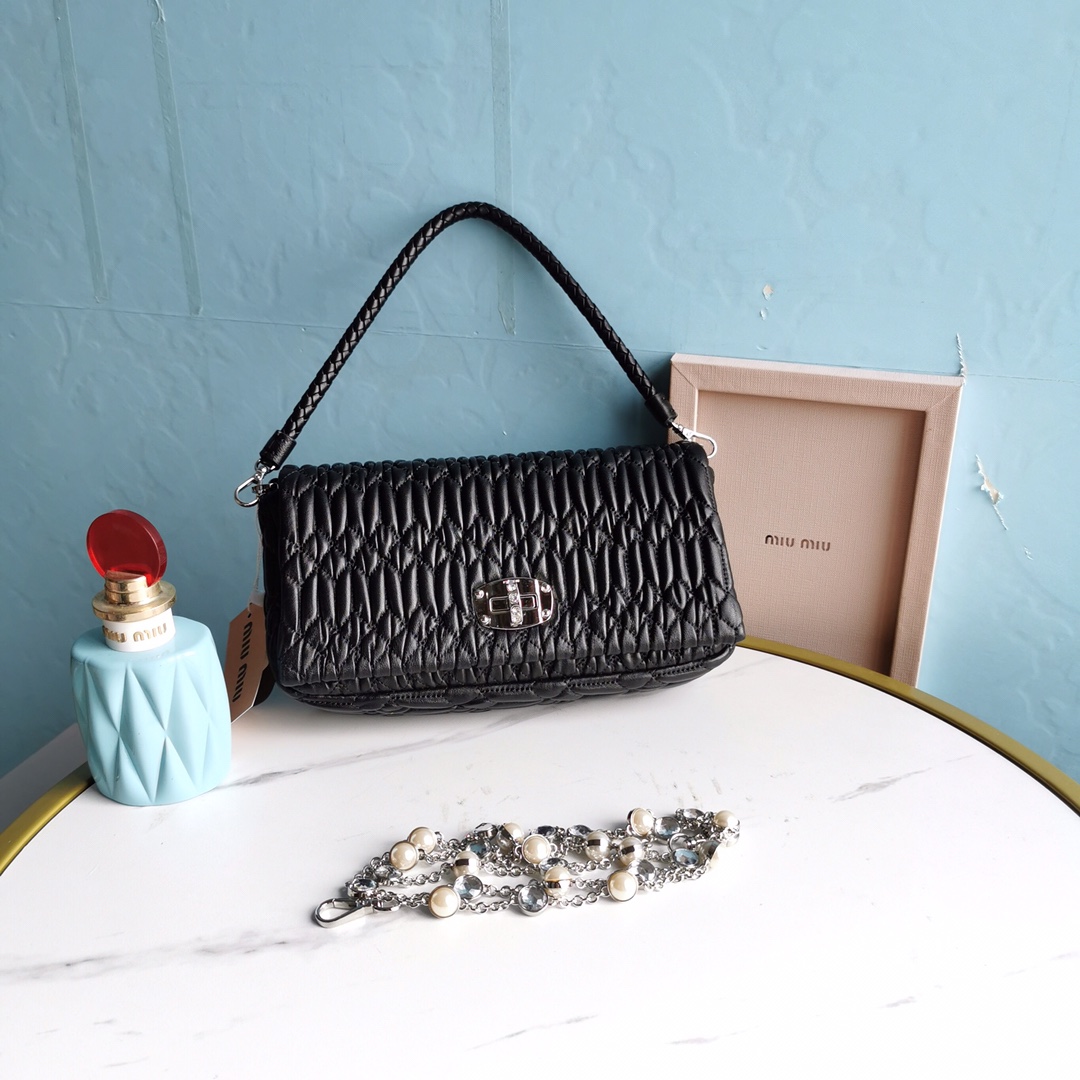 [TOP] Miu Miu Lambskin Crystal Chain Bag 22 *4.5*12cm - 3 Color