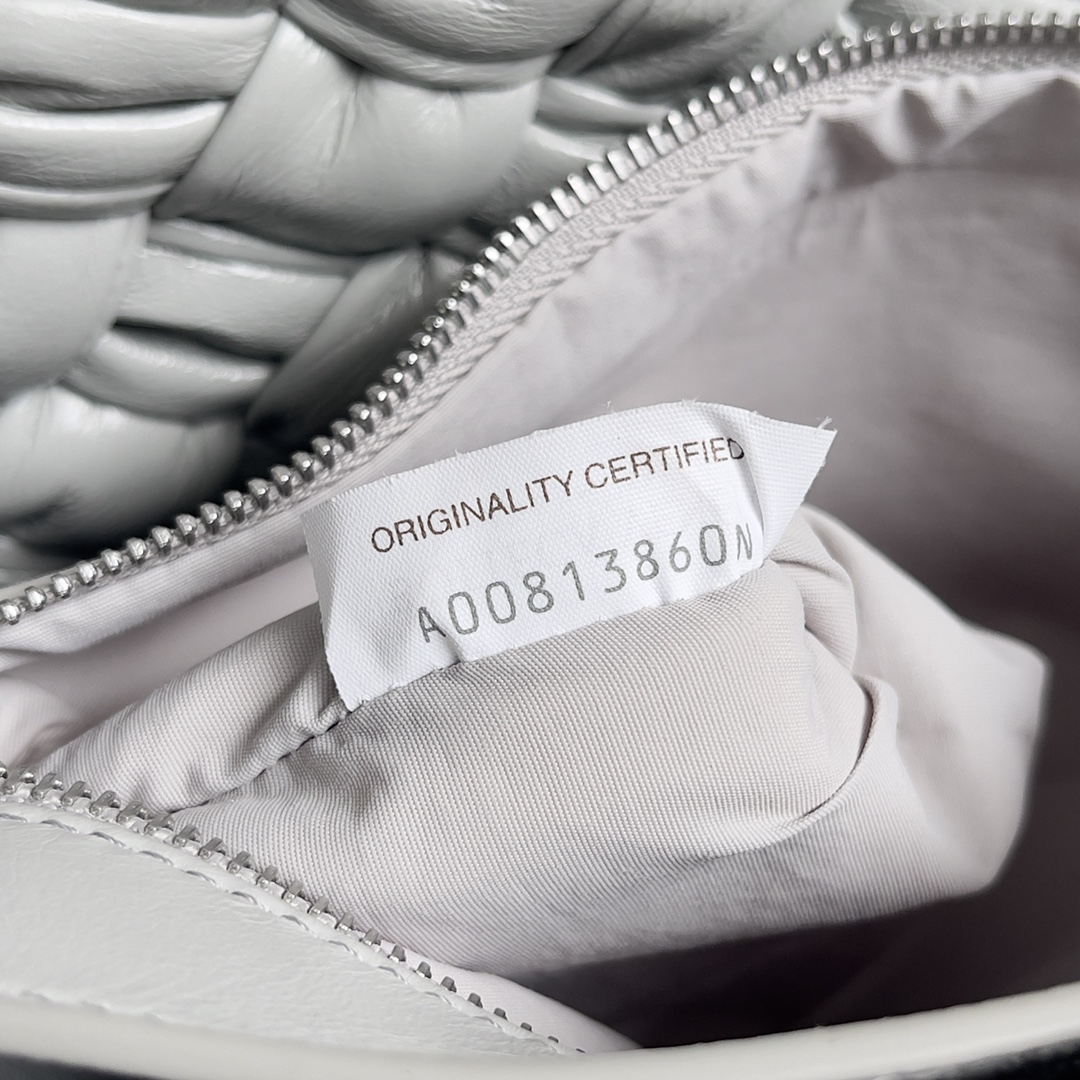 [TOP] Bottega Veneta BV Wrinkled Cowhide Woven Bag